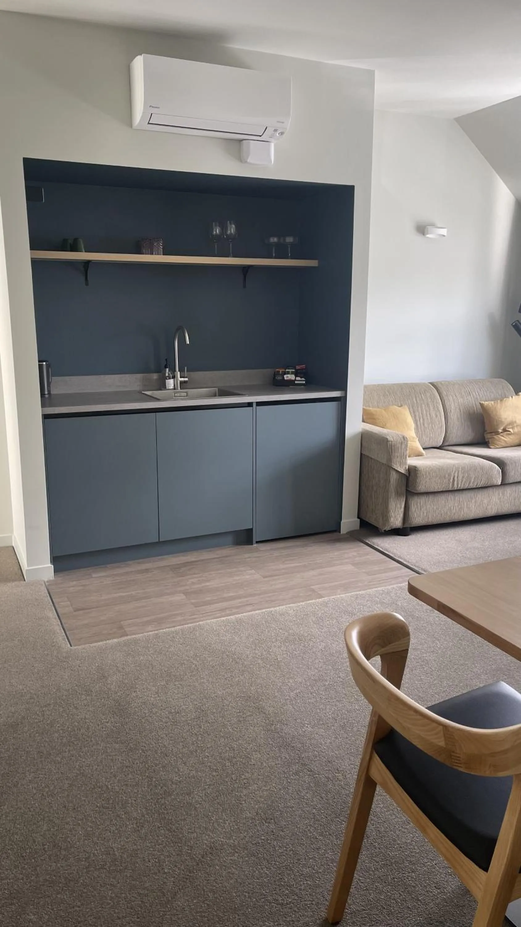 Kitchen or kitchenette in The Elmwood Motel