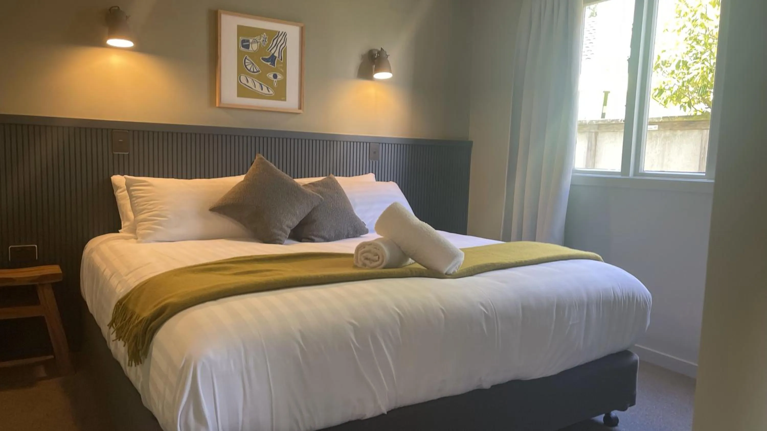 Bed in The Elmwood Motel