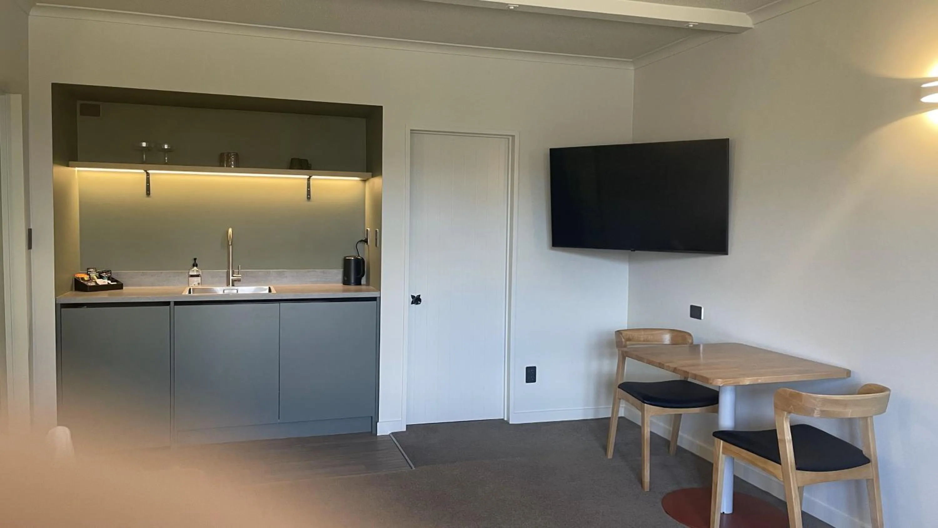 Kitchen or kitchenette in The Elmwood Motel