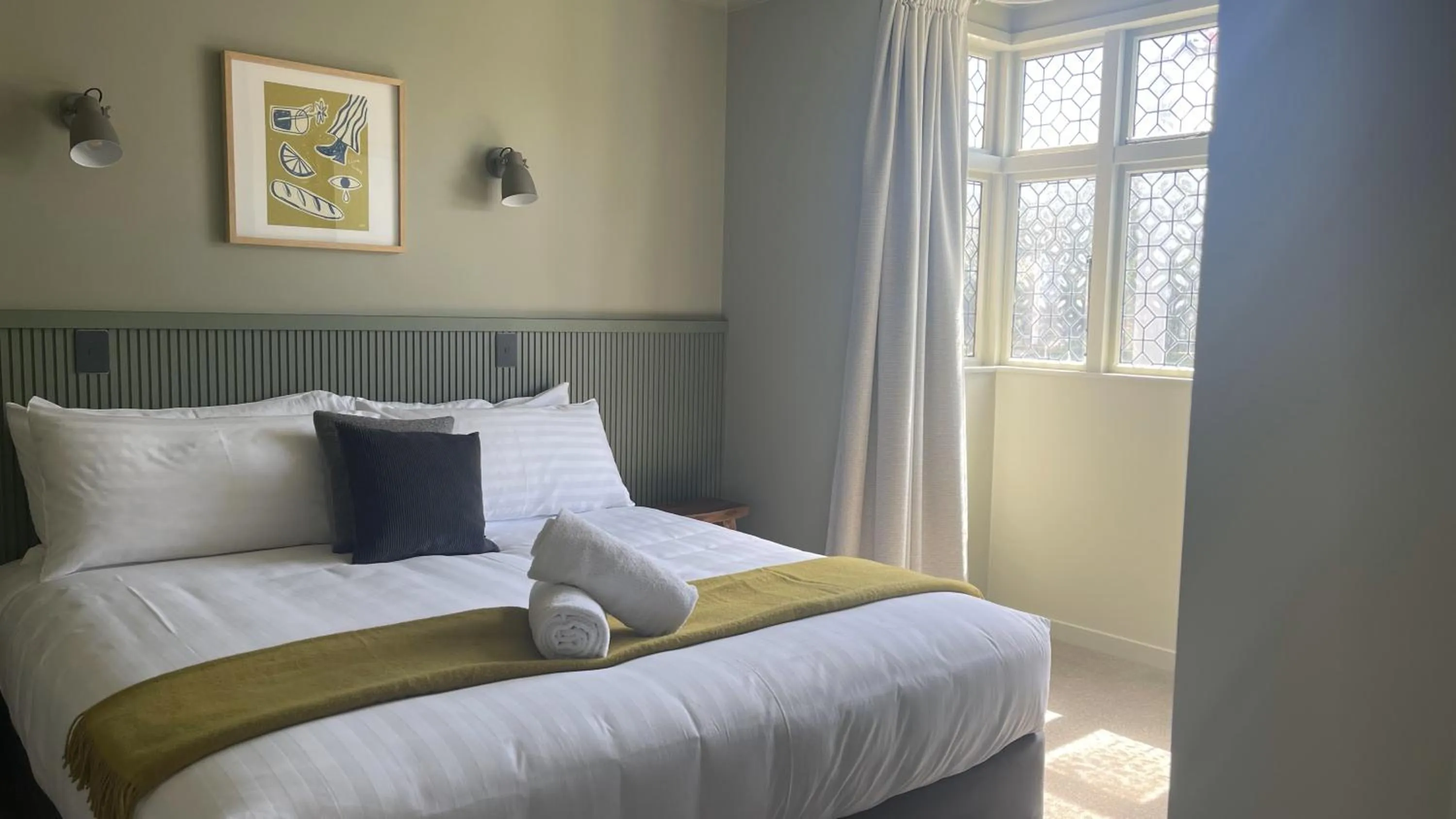 Bed in The Elmwood Motel