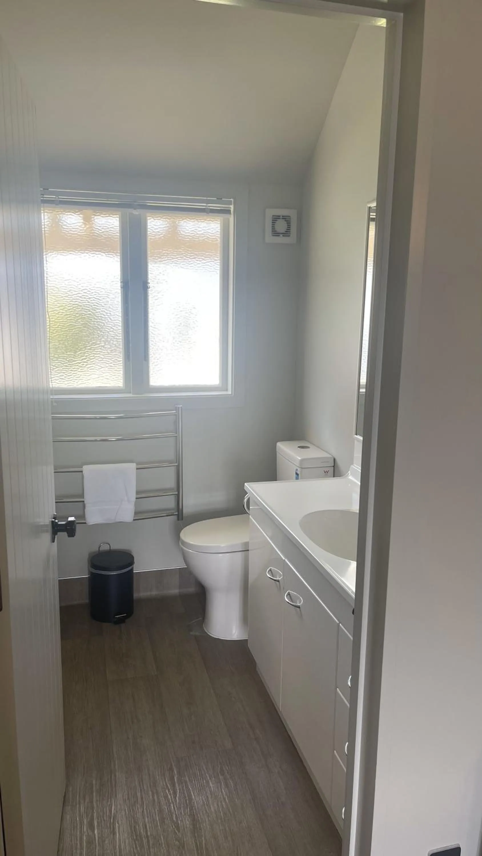 Bathroom in The Elmwood Motel