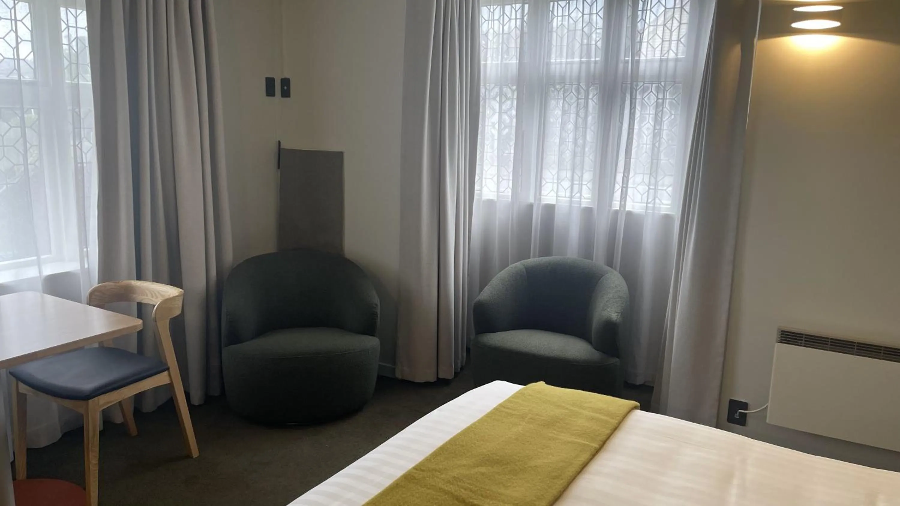 View (from property/room), Bed in The Elmwood Motel