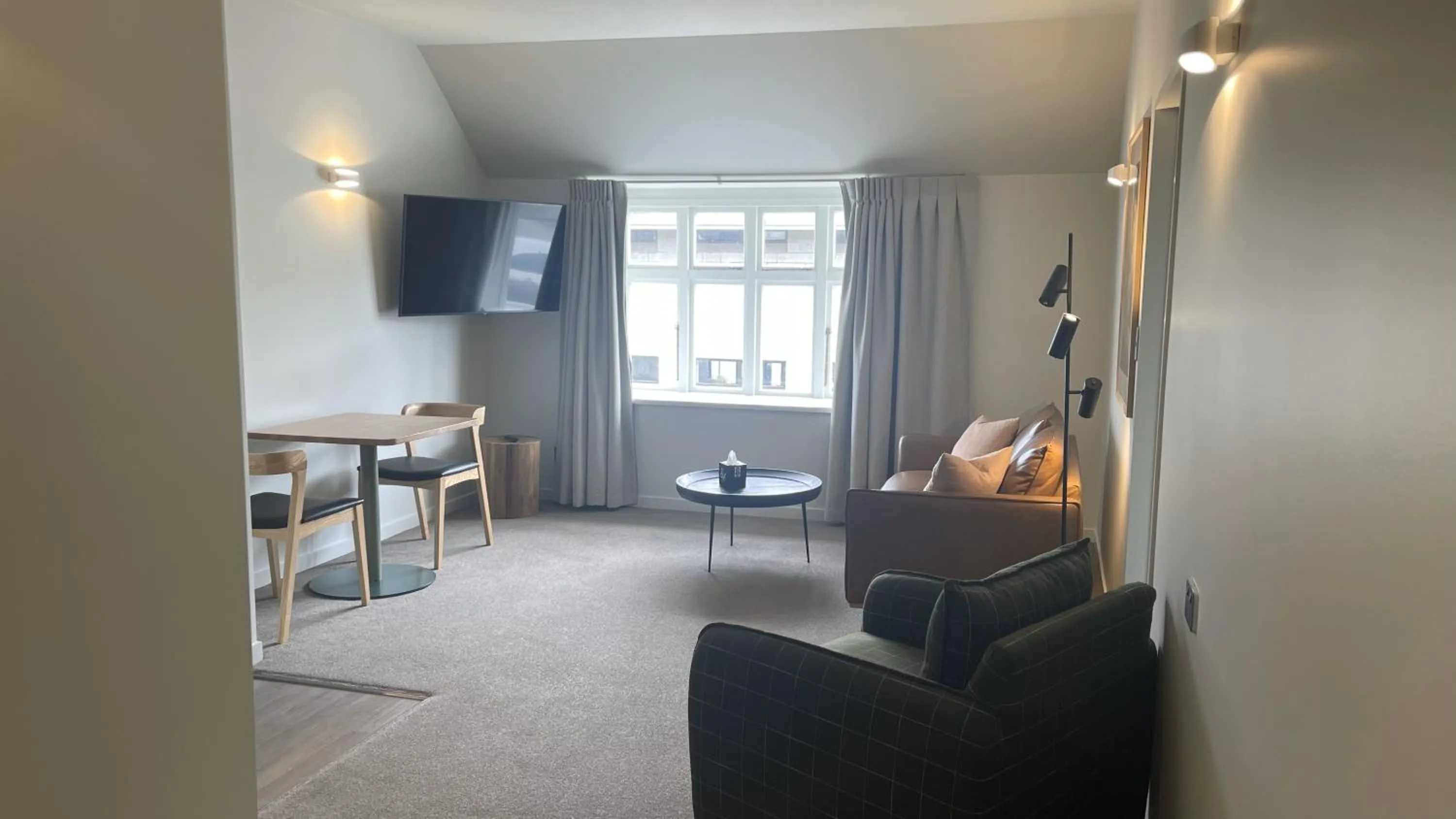 TV and multimedia in The Elmwood Motel