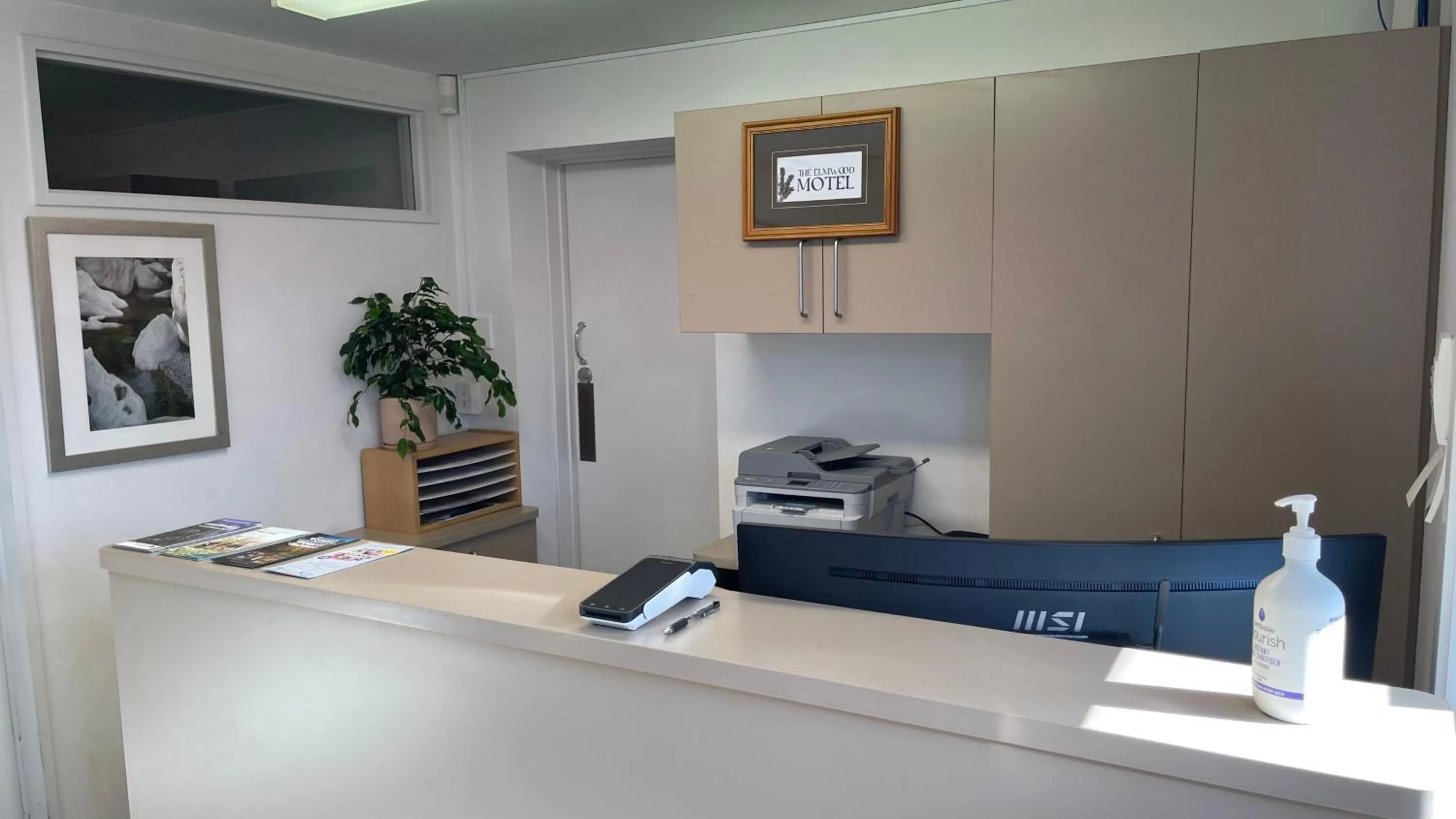 On-site shops in The Elmwood Motel