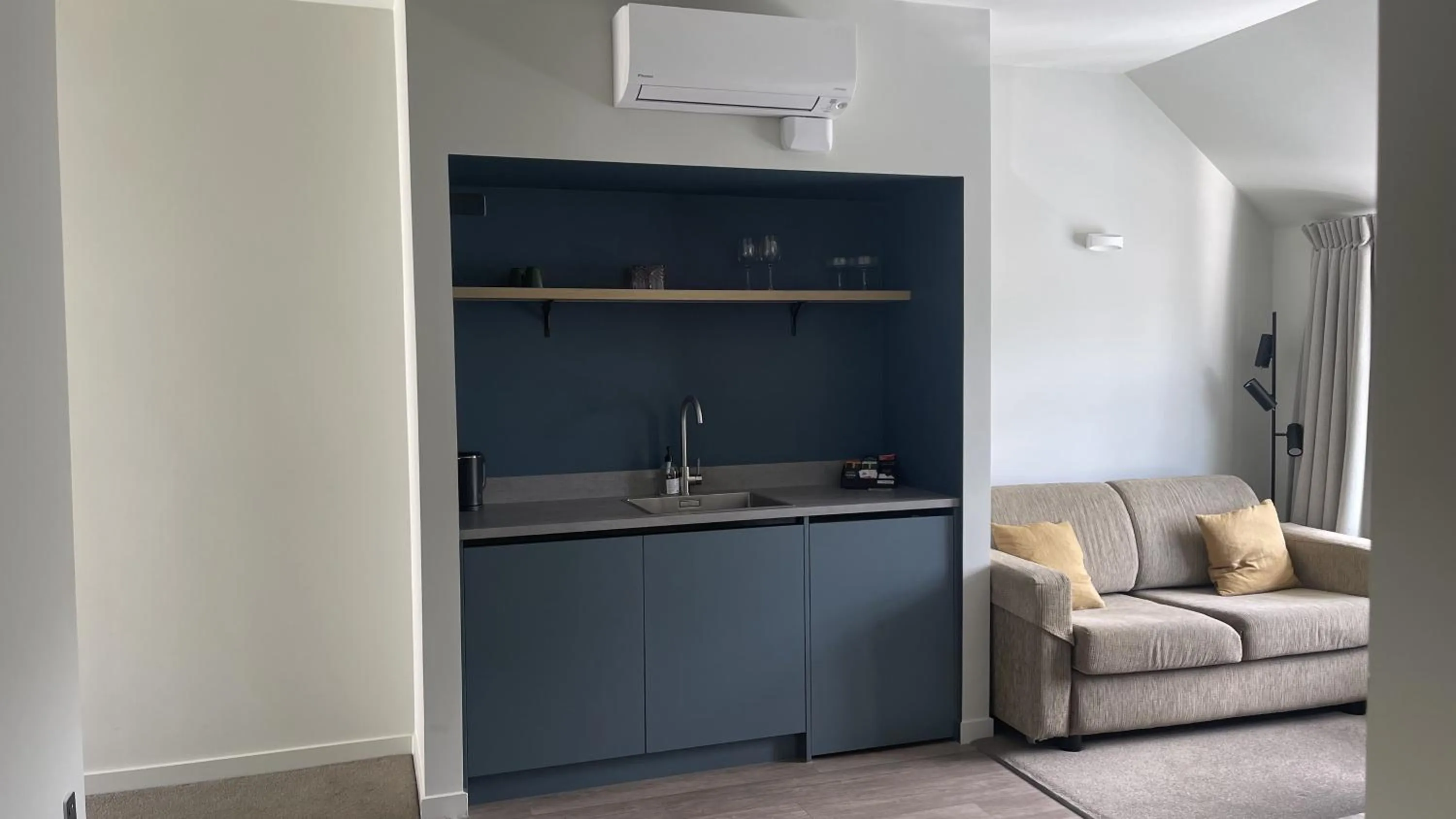 Kitchen or kitchenette in The Elmwood Motel