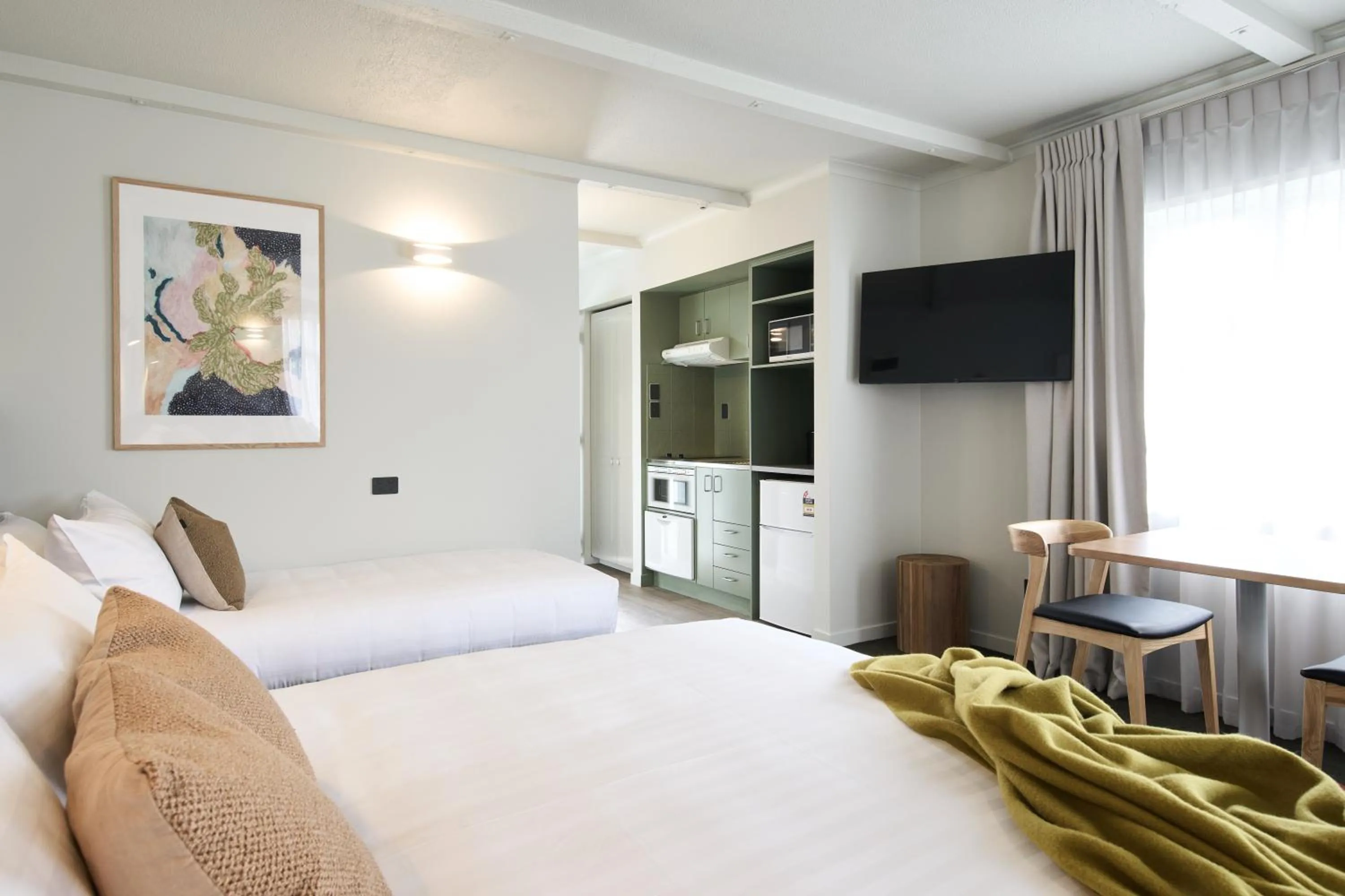 Bedroom, Bed in The Elmwood Motel