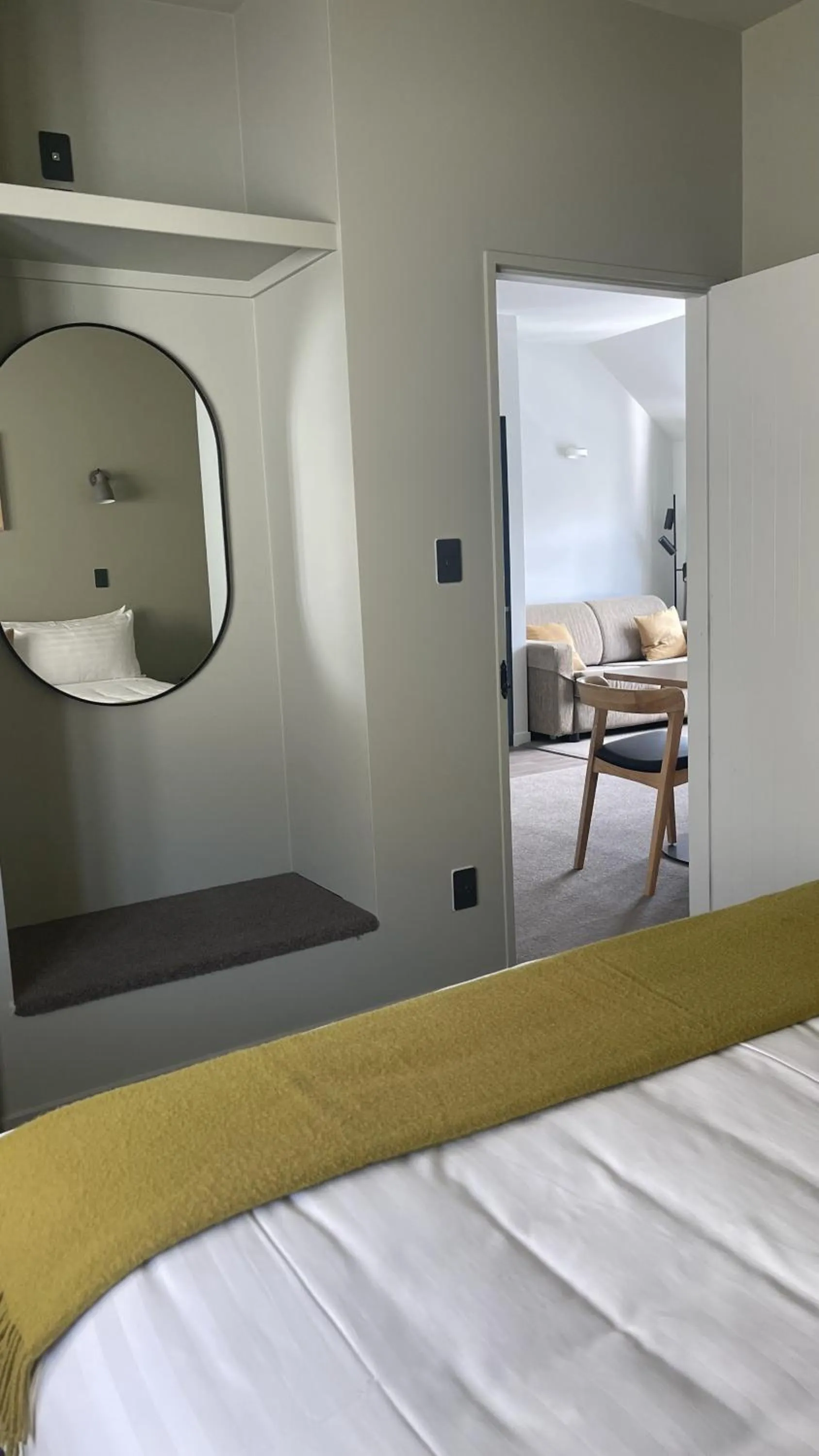 Photo of the whole room, Bed in The Elmwood Motel