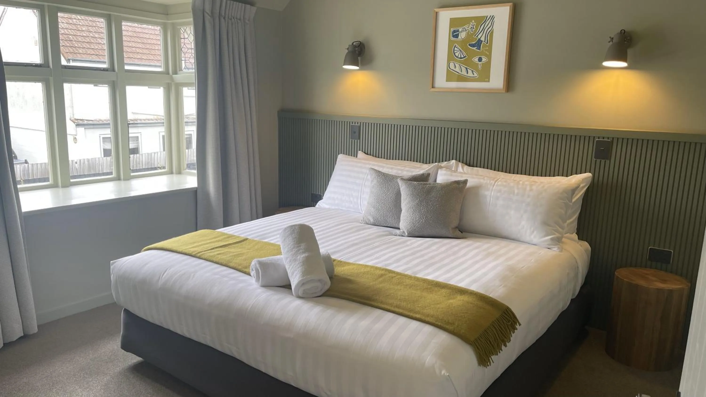 Bed in The Elmwood Motel