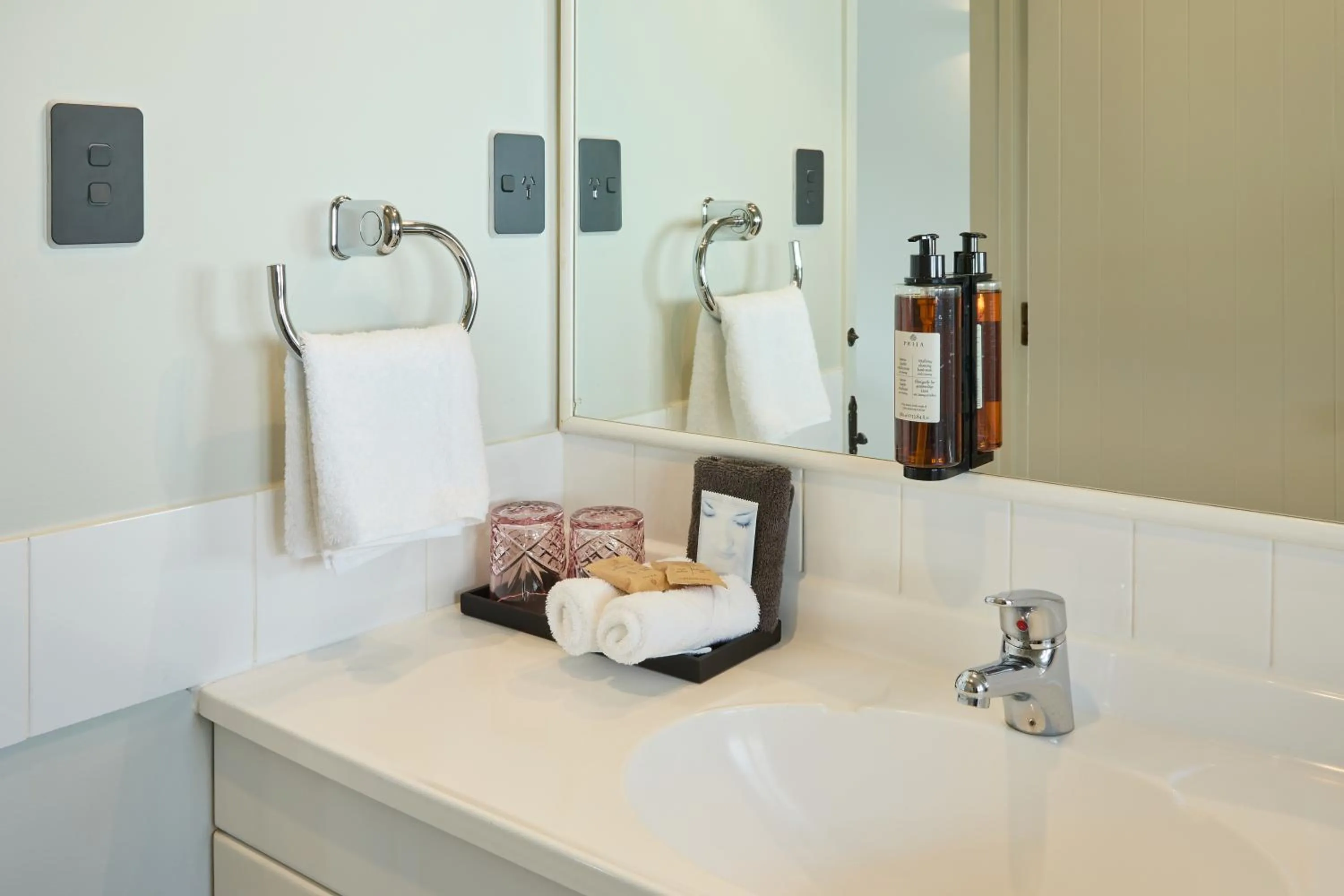 Bathroom in The Elmwood Motel