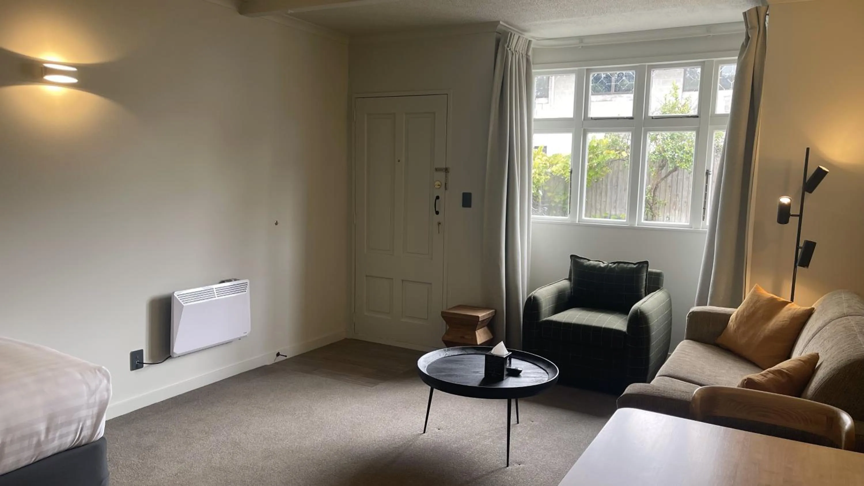 Living room in The Elmwood Motel