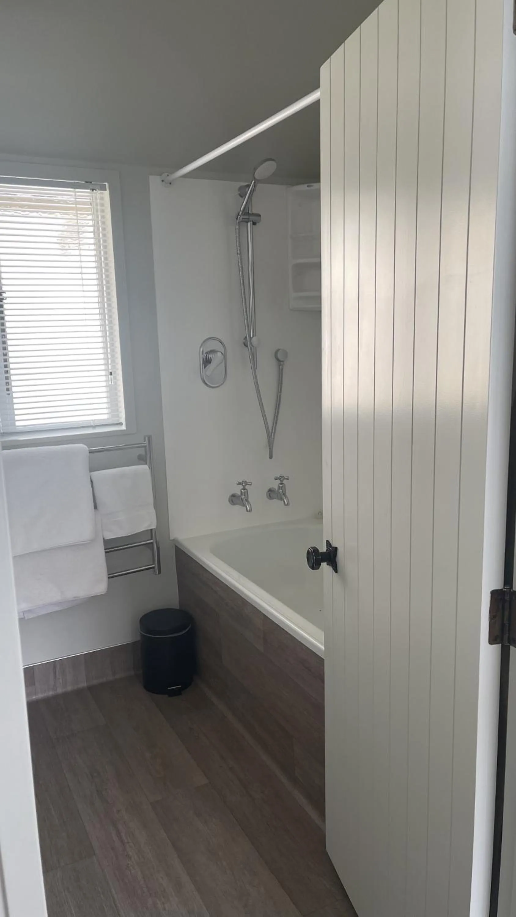 Bathroom in The Elmwood Motel