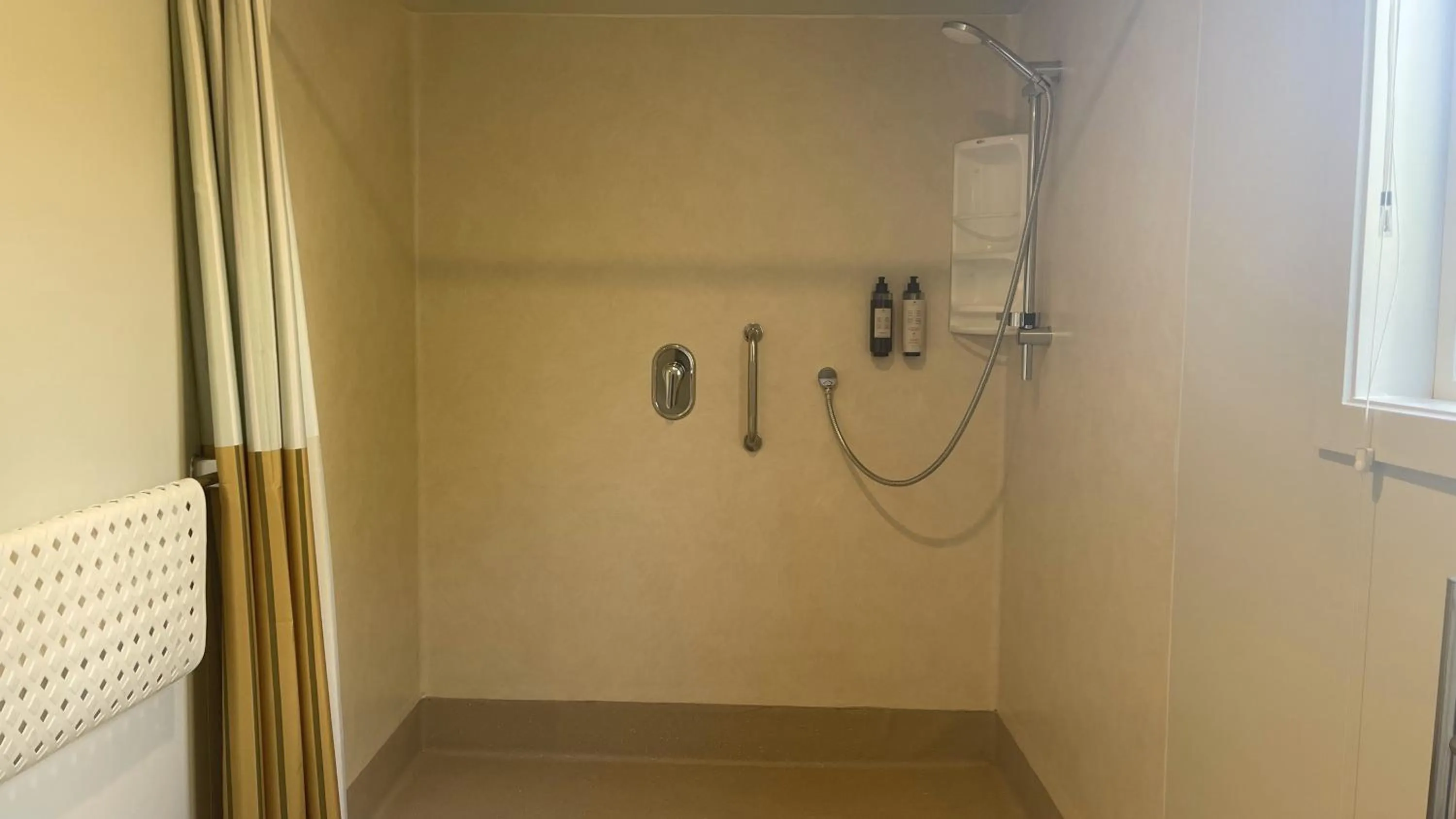 Shower in The Elmwood Motel