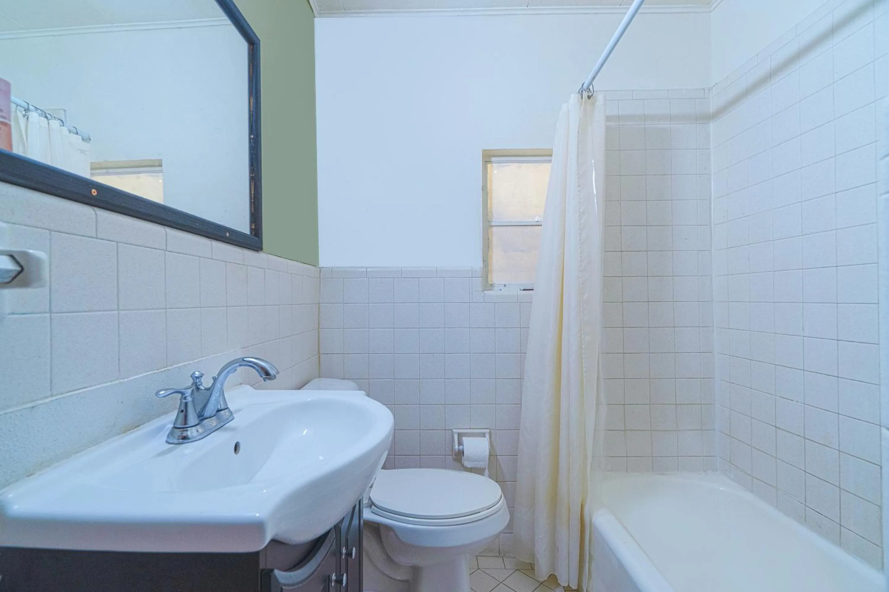 Bathroom in The Inn By OYO El Dorado Lake