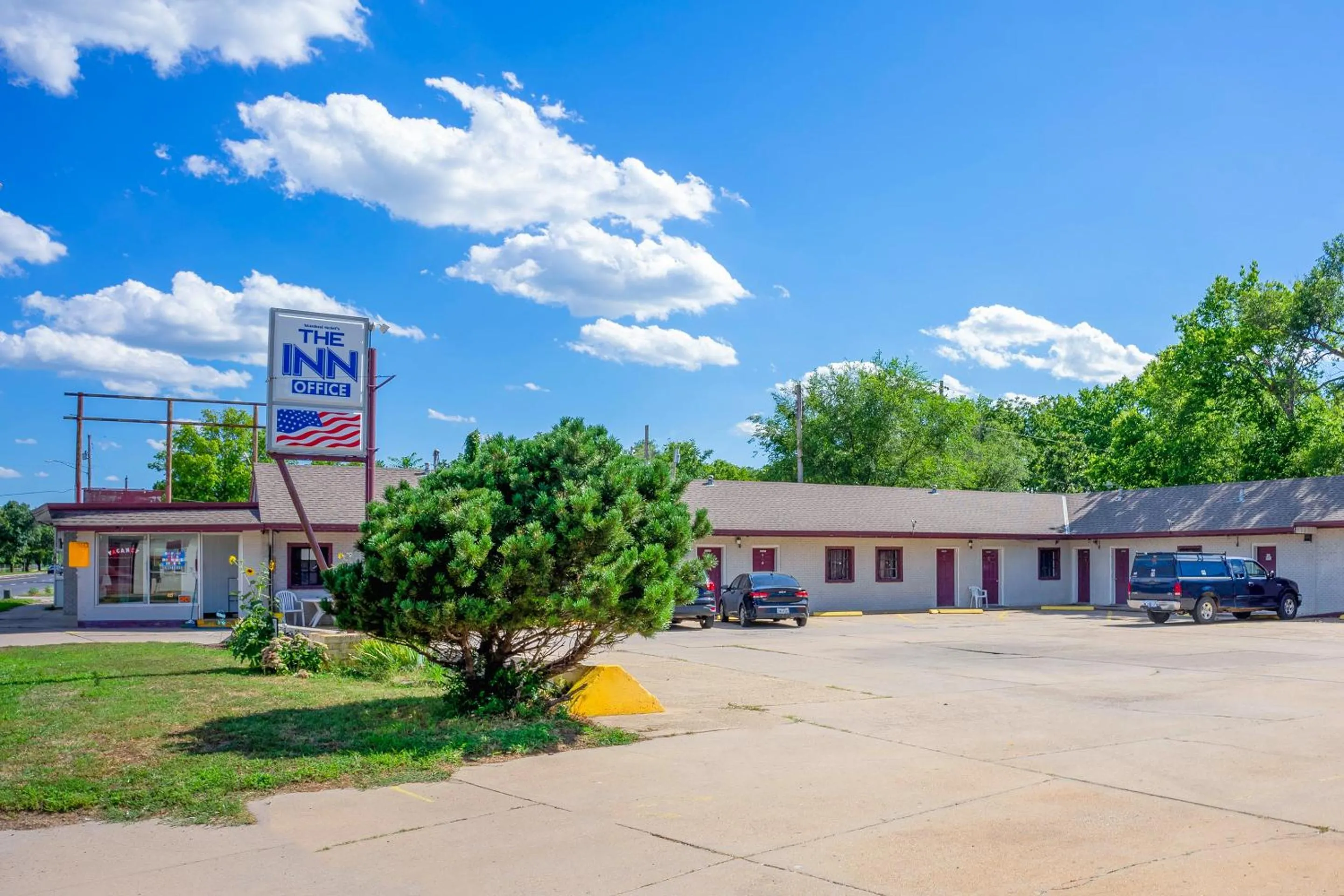 Facade/entrance in The Inn By OYO El Dorado Lake