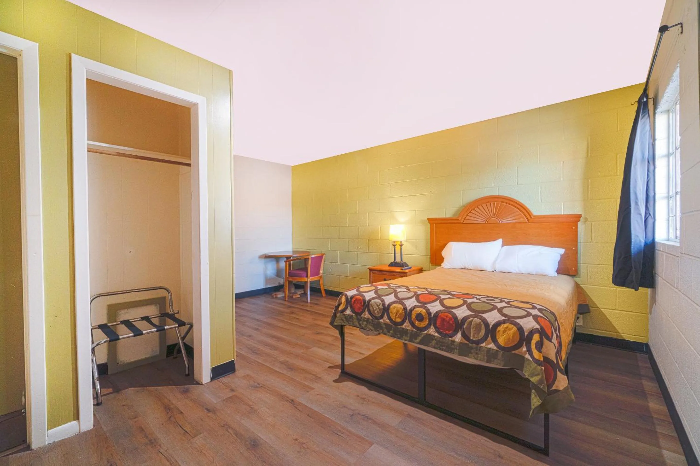 Bedroom in The Inn By OYO El Dorado Lake