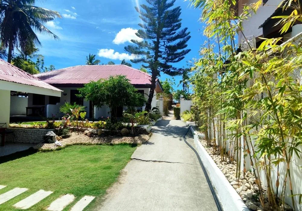 Property building in Bluewaves Resort - Basdaku by Hiverooms