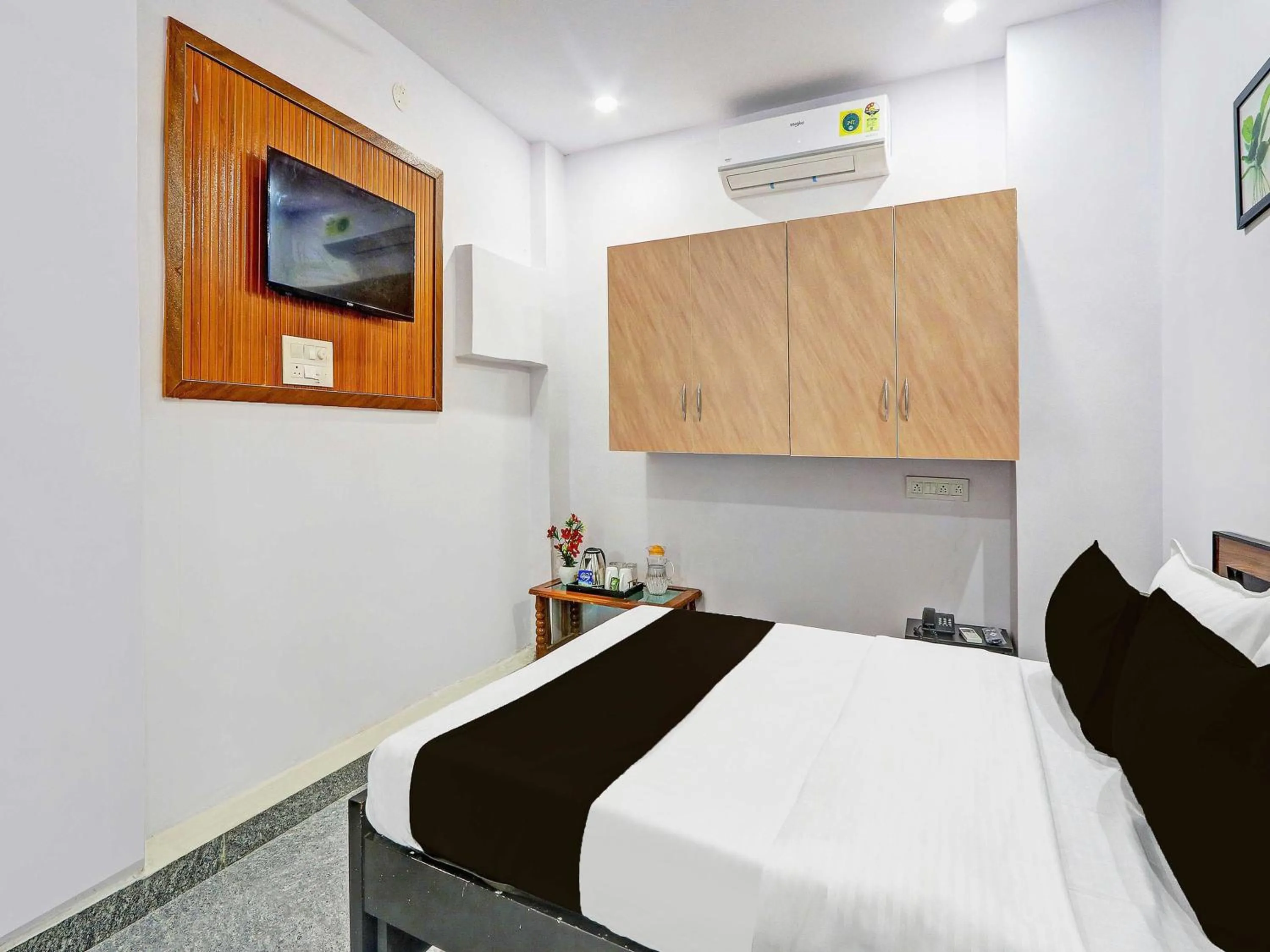 Bedroom, Bed in Super Hotel O Karmanghat Near TKR khaman