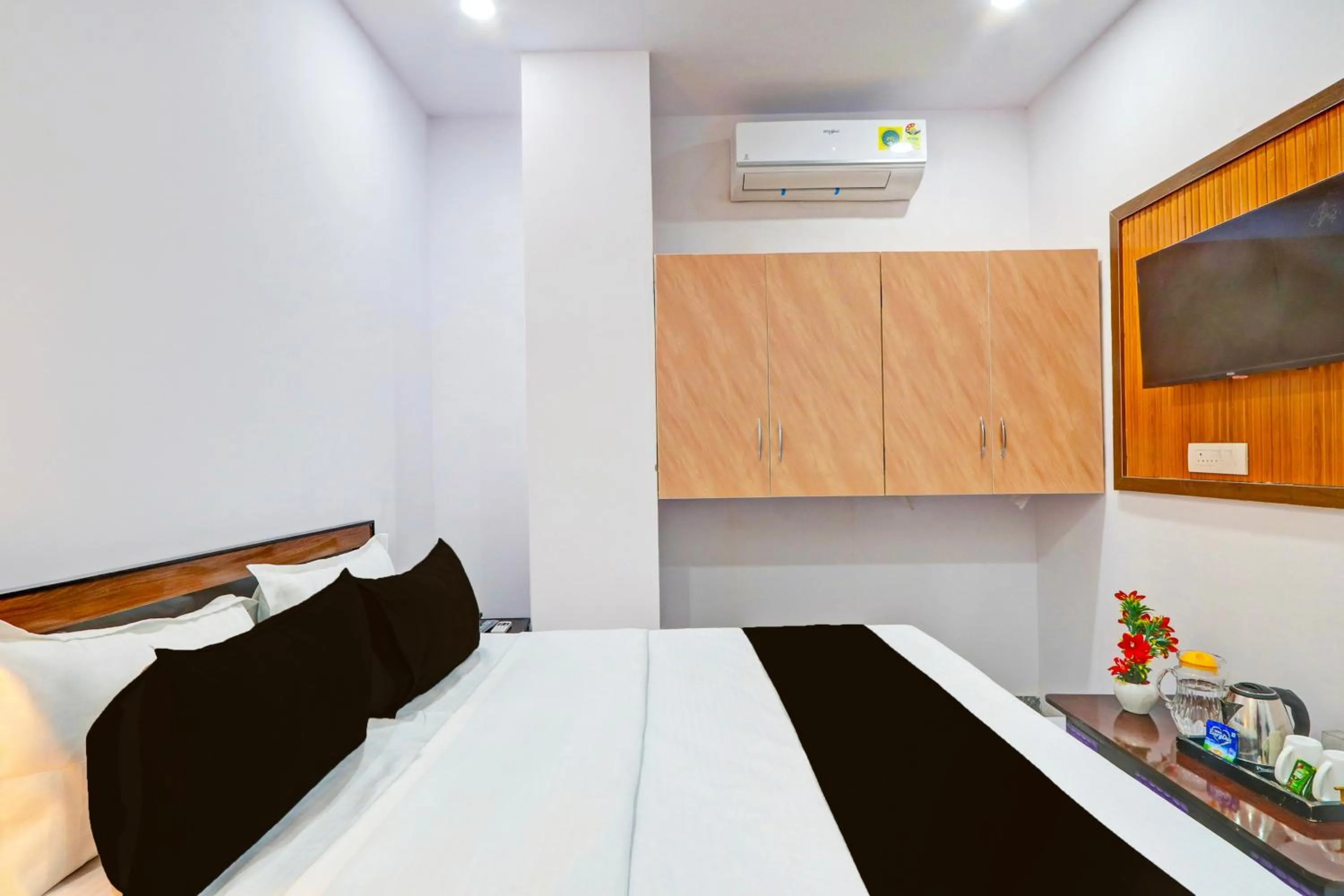 Bedroom, Bed in Super Hotel O Karmanghat Near TKR khaman