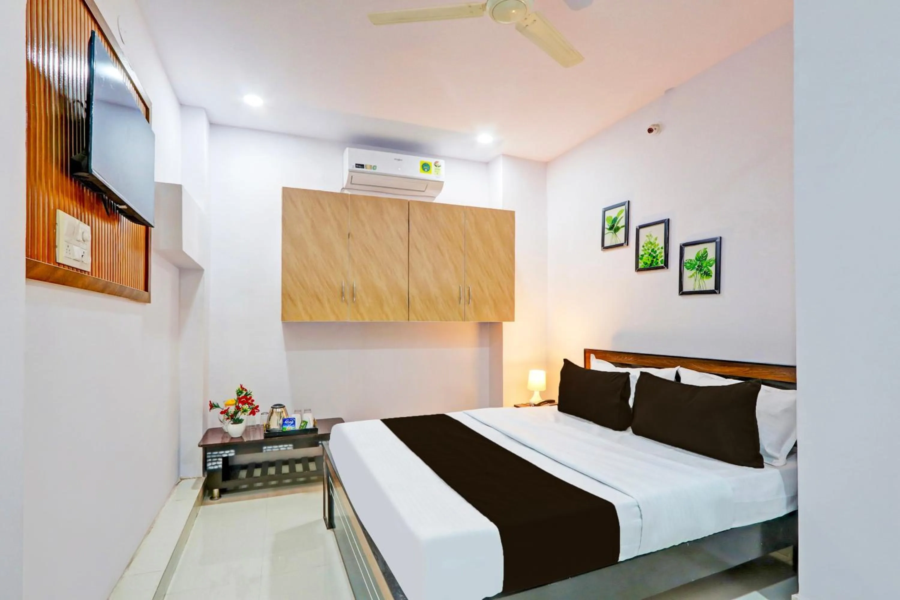 Bedroom, Bed in Super Hotel O Karmanghat Near TKR khaman