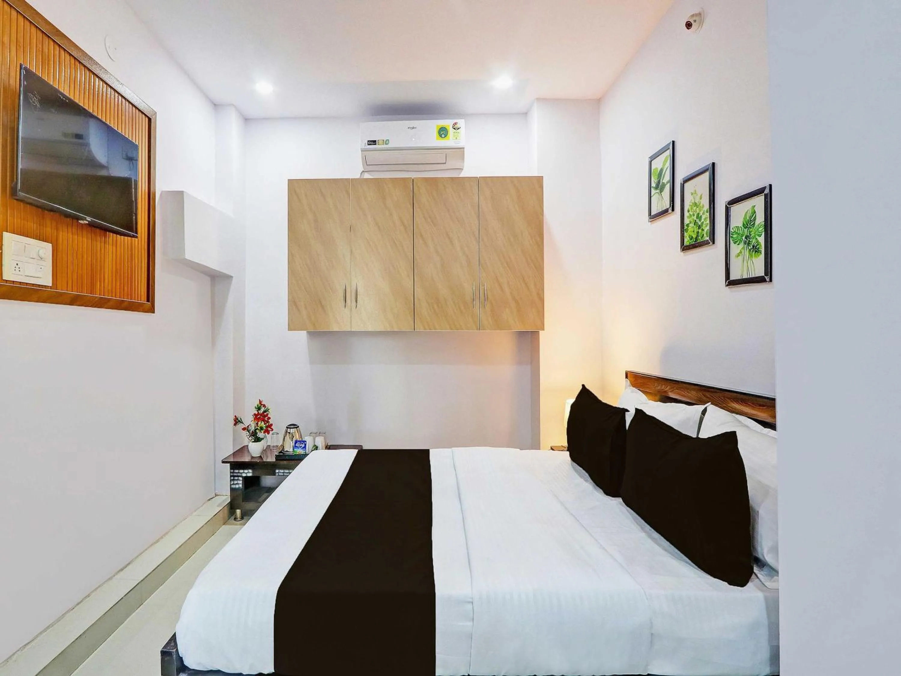 Bedroom, Bed in Super Hotel O Karmanghat Near TKR khaman