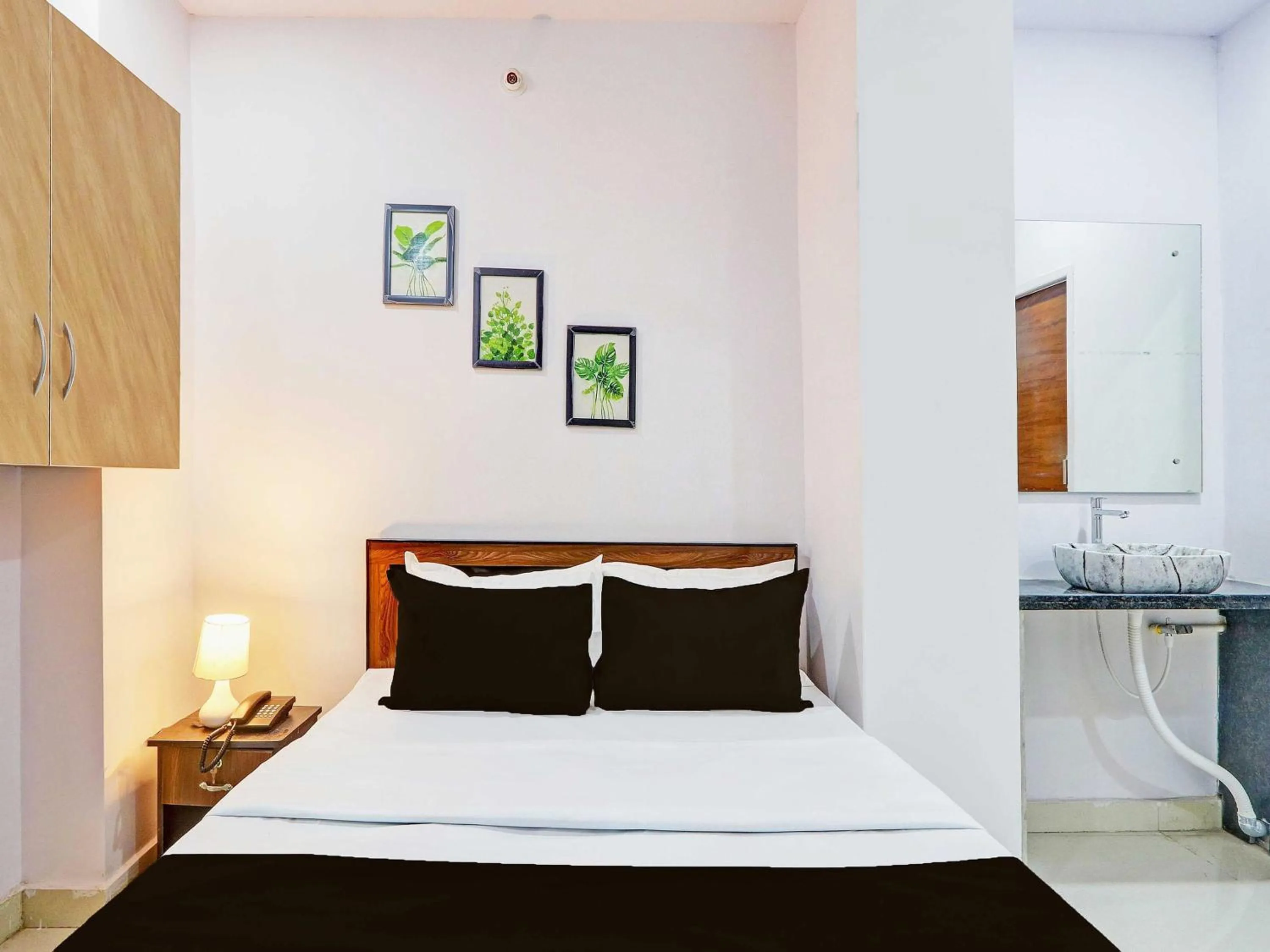 Bedroom, Bed in Super Hotel O Karmanghat Near TKR khaman