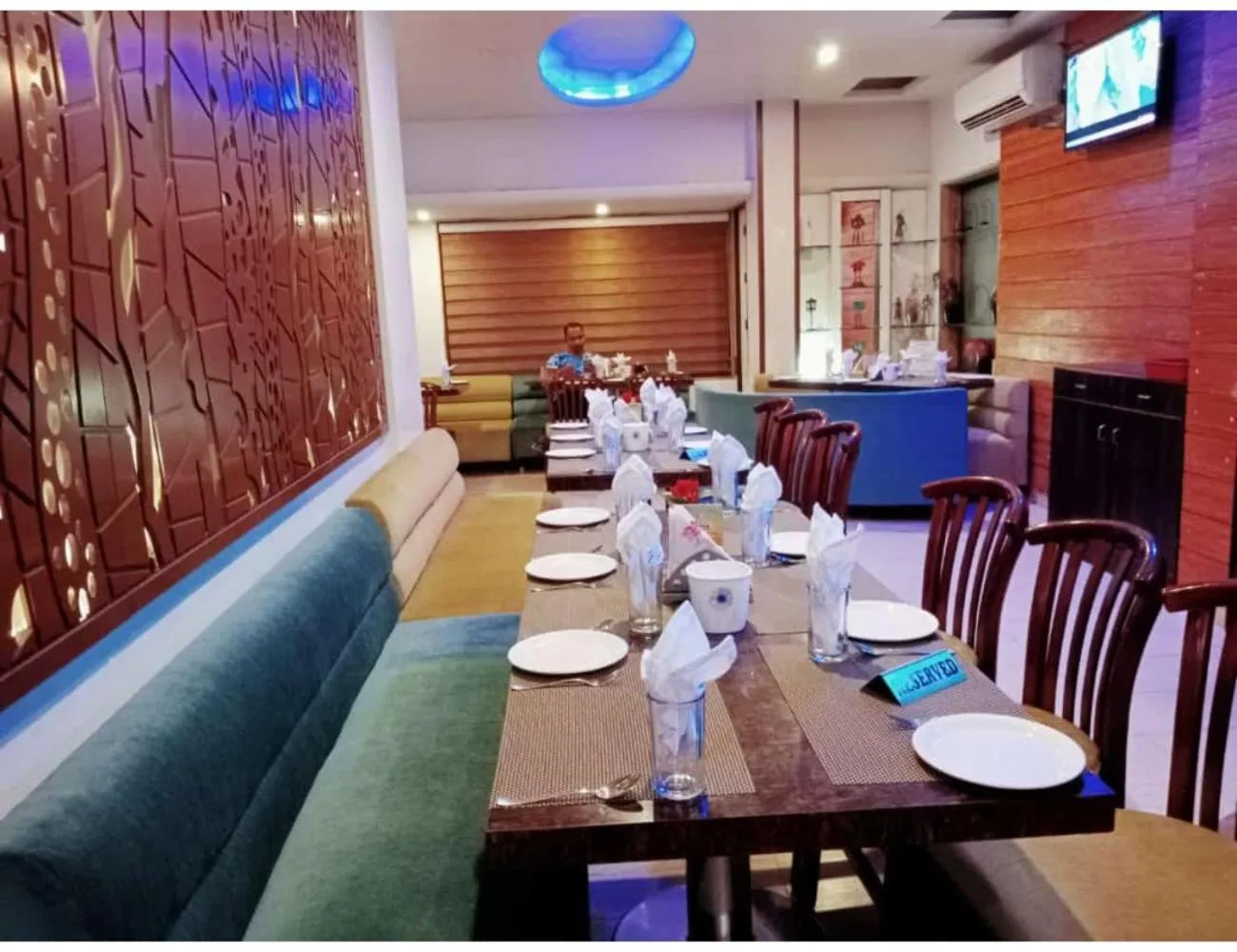 Restaurant/places to eat in Hotel Saikripa Imperial, Daman and Diu