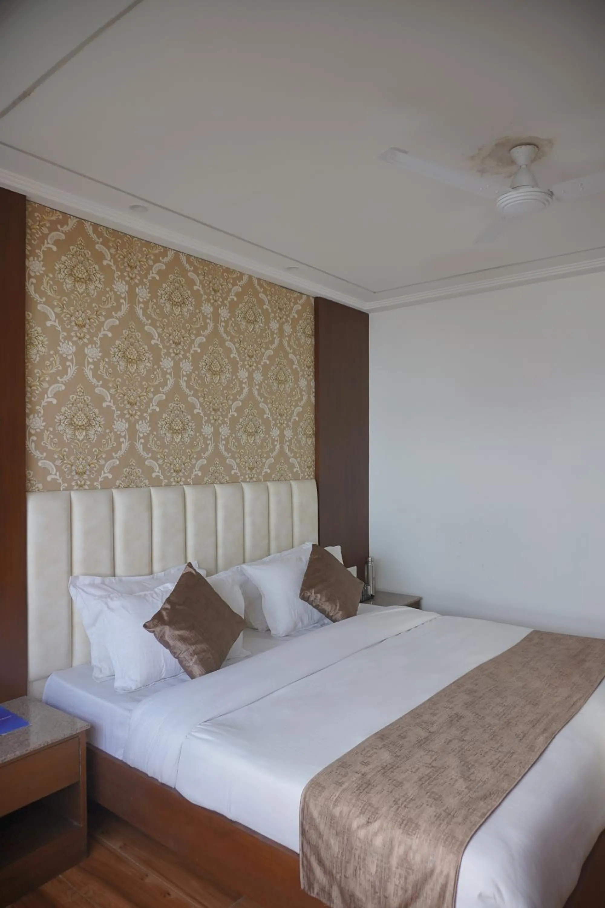 Photo of the whole room, Bed in Sangam by Stotrak, Jhula Ghar Mussoorie