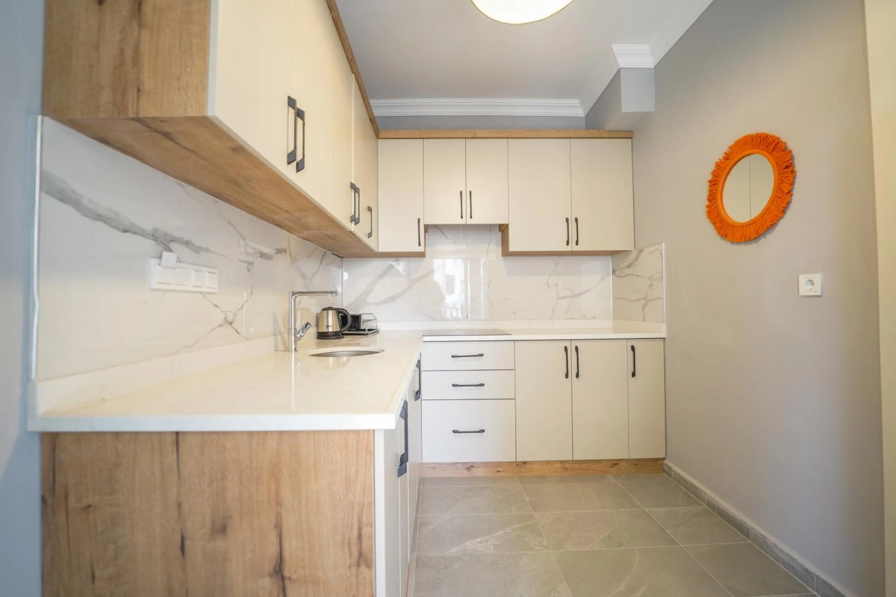 Kitchen or kitchenette in Han Apart Hotel Side