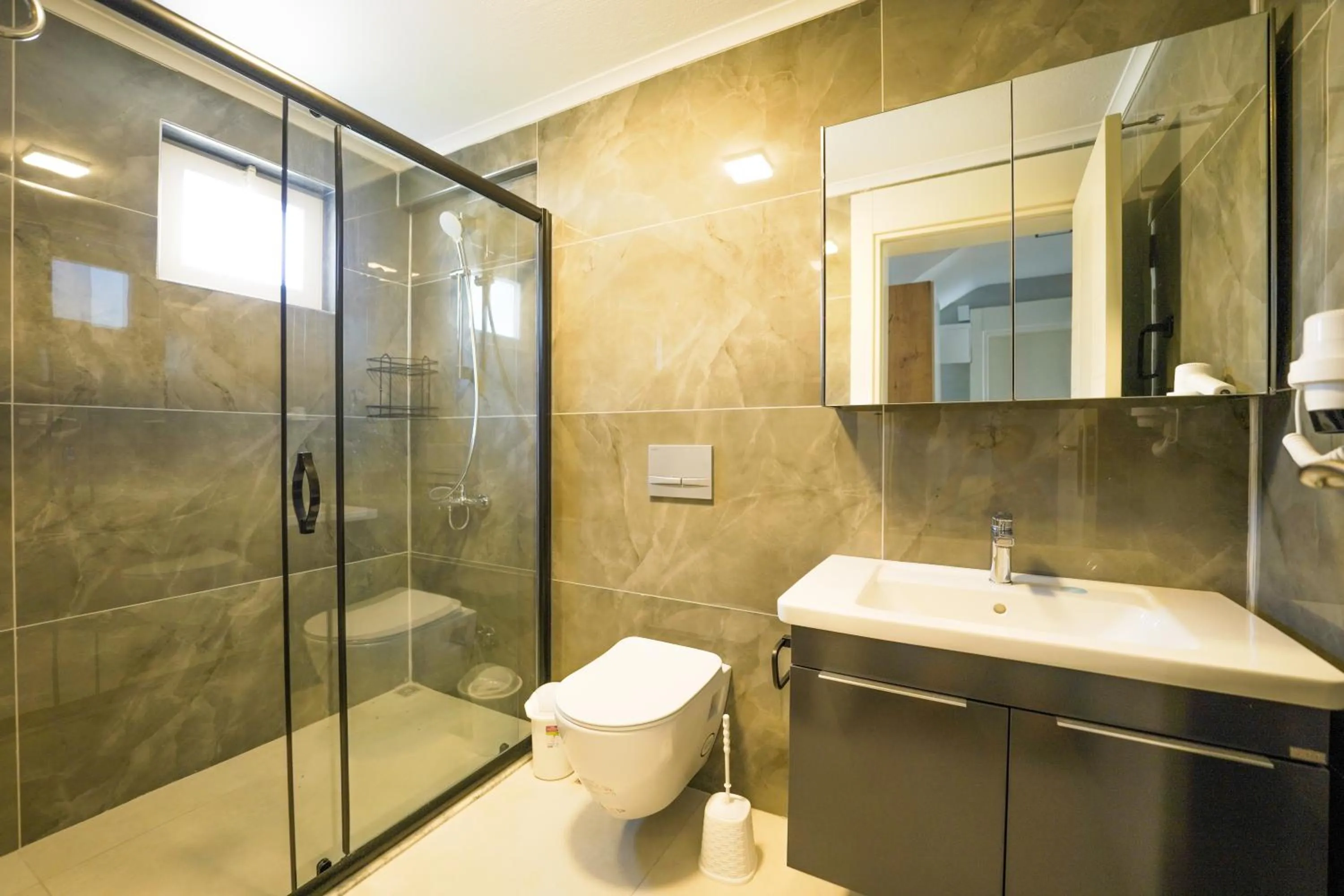 Shower in Han Apart Hotel Side