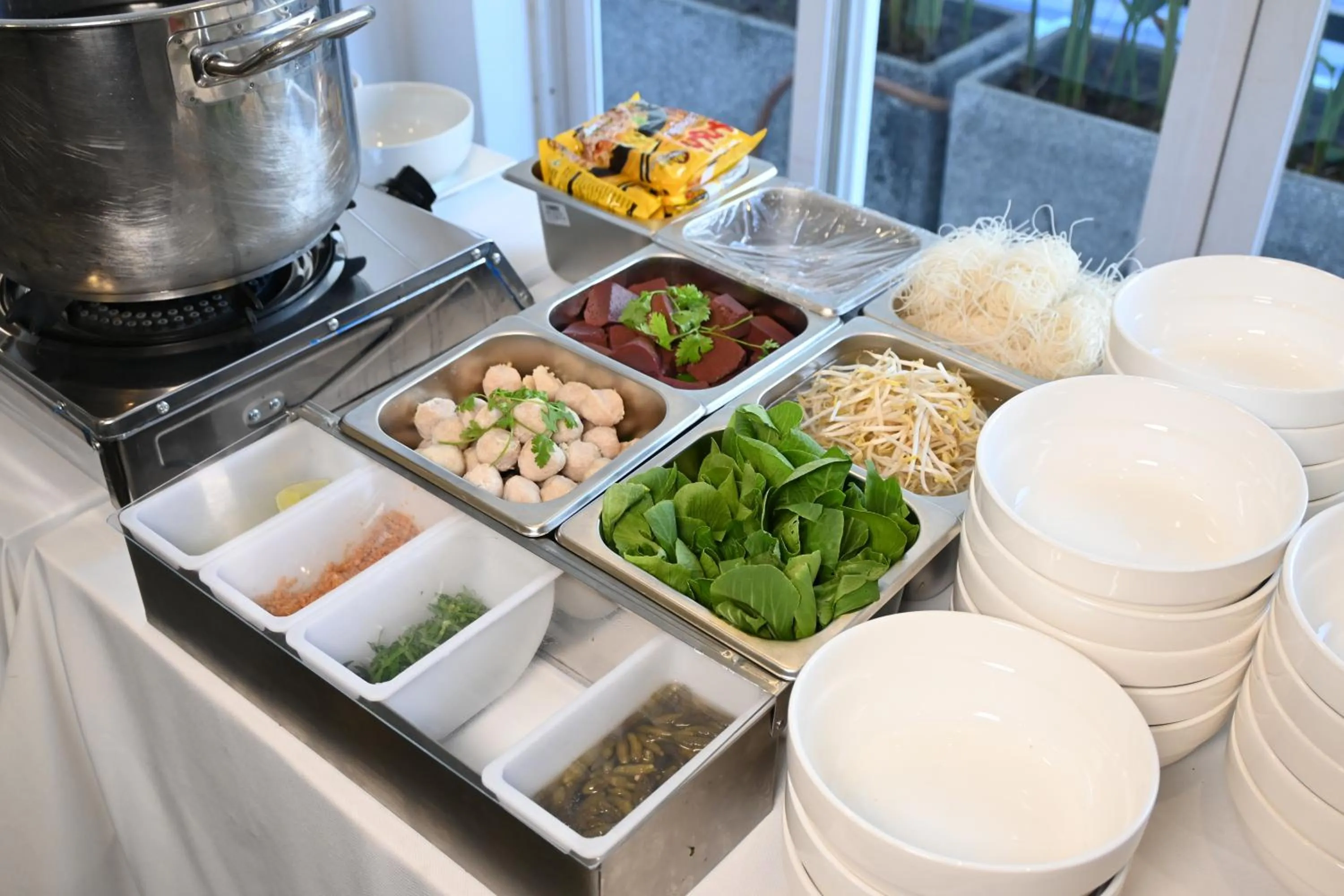 Restaurant/places to eat in WH Hotel 310