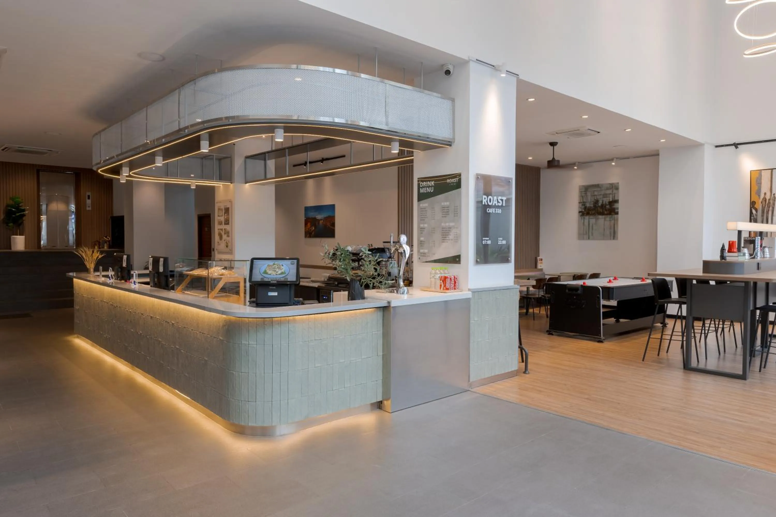 Restaurant/places to eat in WH Hotel 310