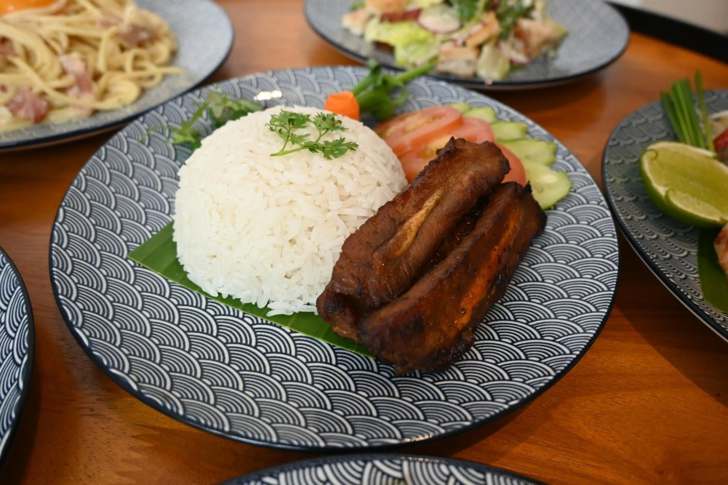 Restaurant/places to eat in WH Hotel 310