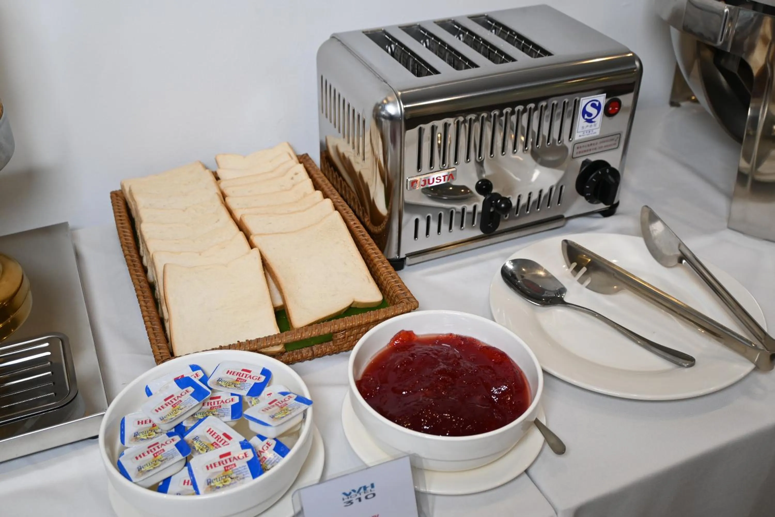 Restaurant/places to eat in WH Hotel 310