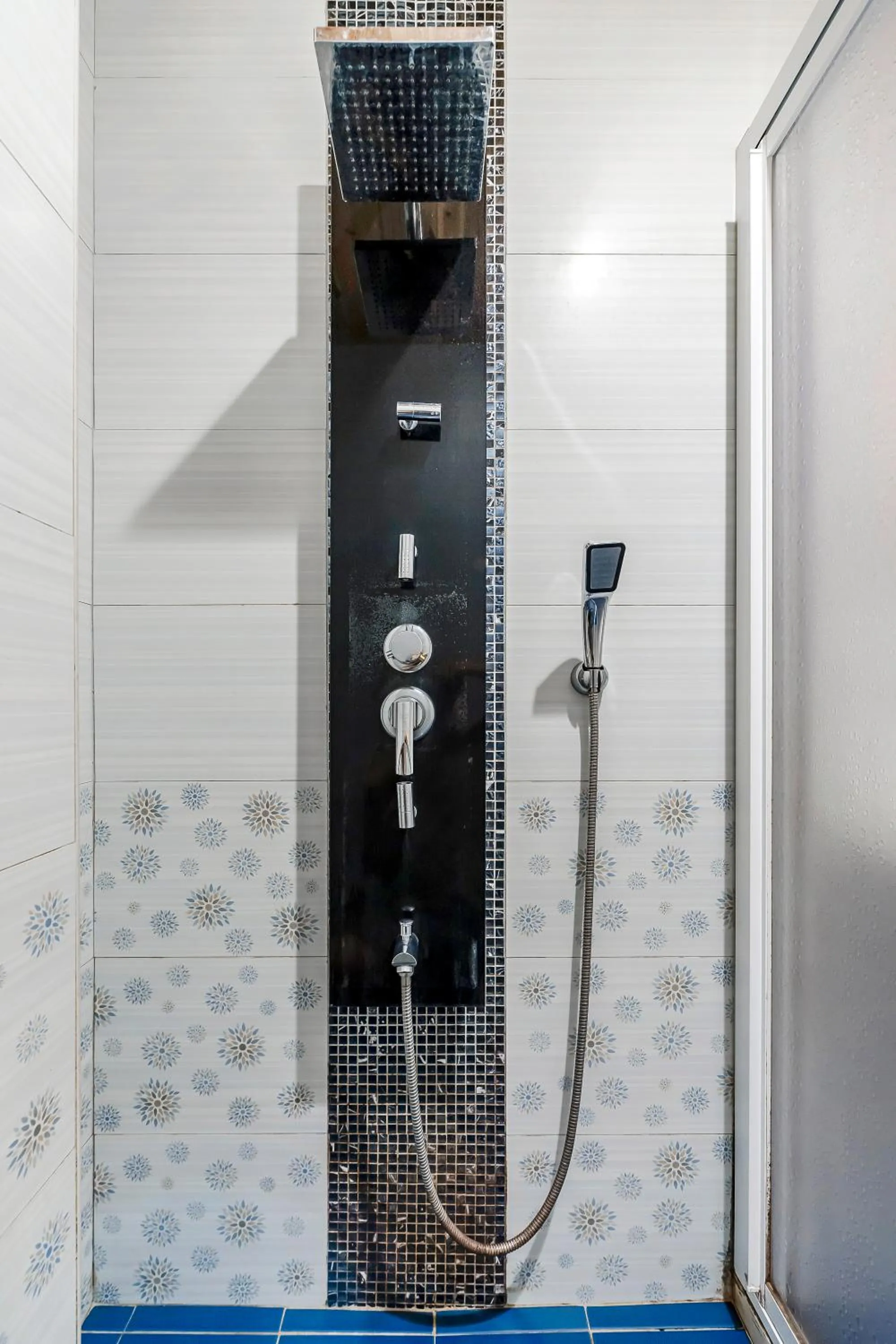 Shower in Green House