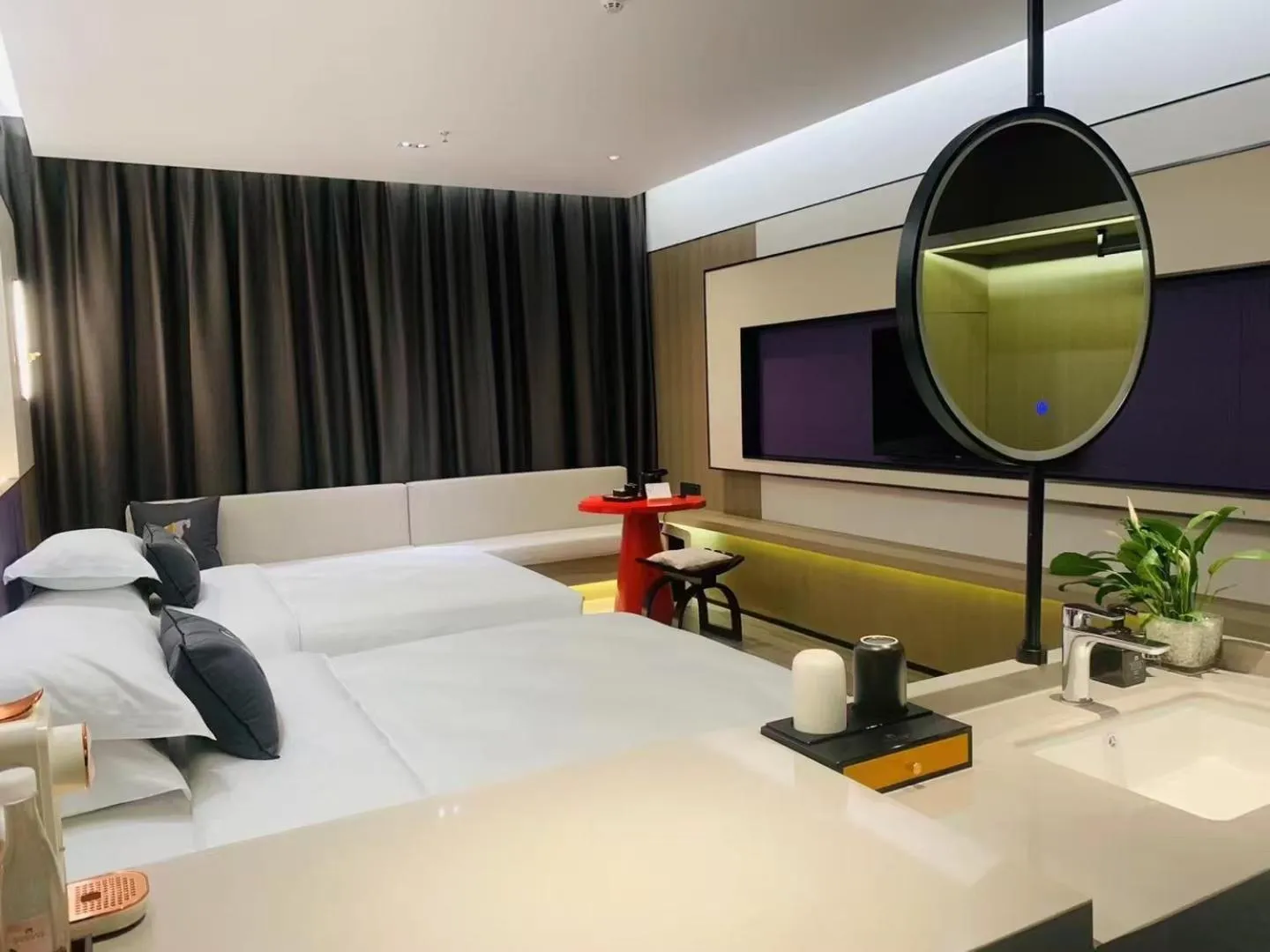 Photo of the whole room, Bed in New Century Mansion Hotel Cixi Guanhaiwei