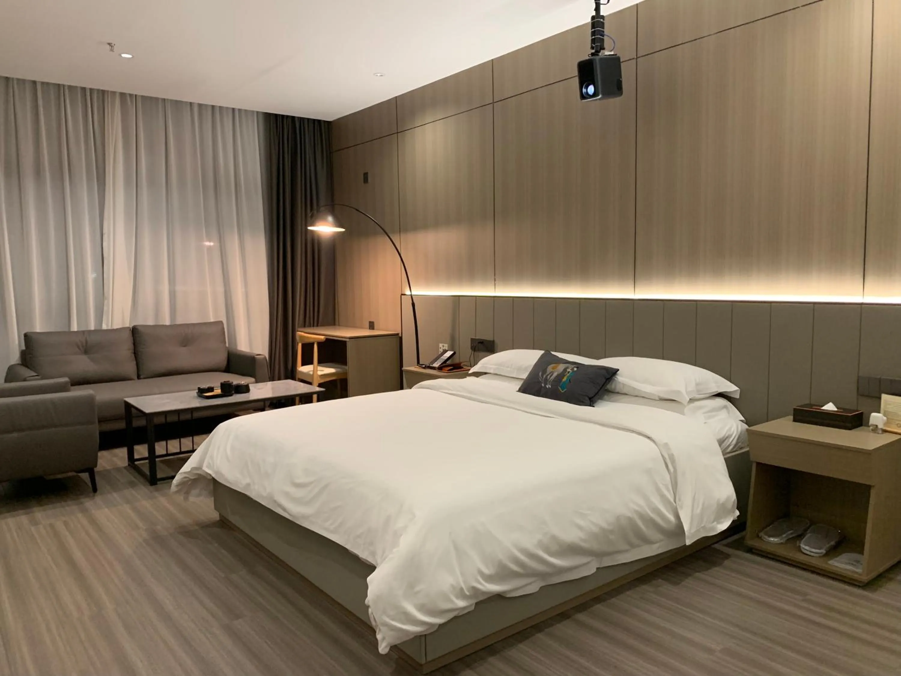 Photo of the whole room, Bed in New Century Mansion Hotel Cixi Guanhaiwei