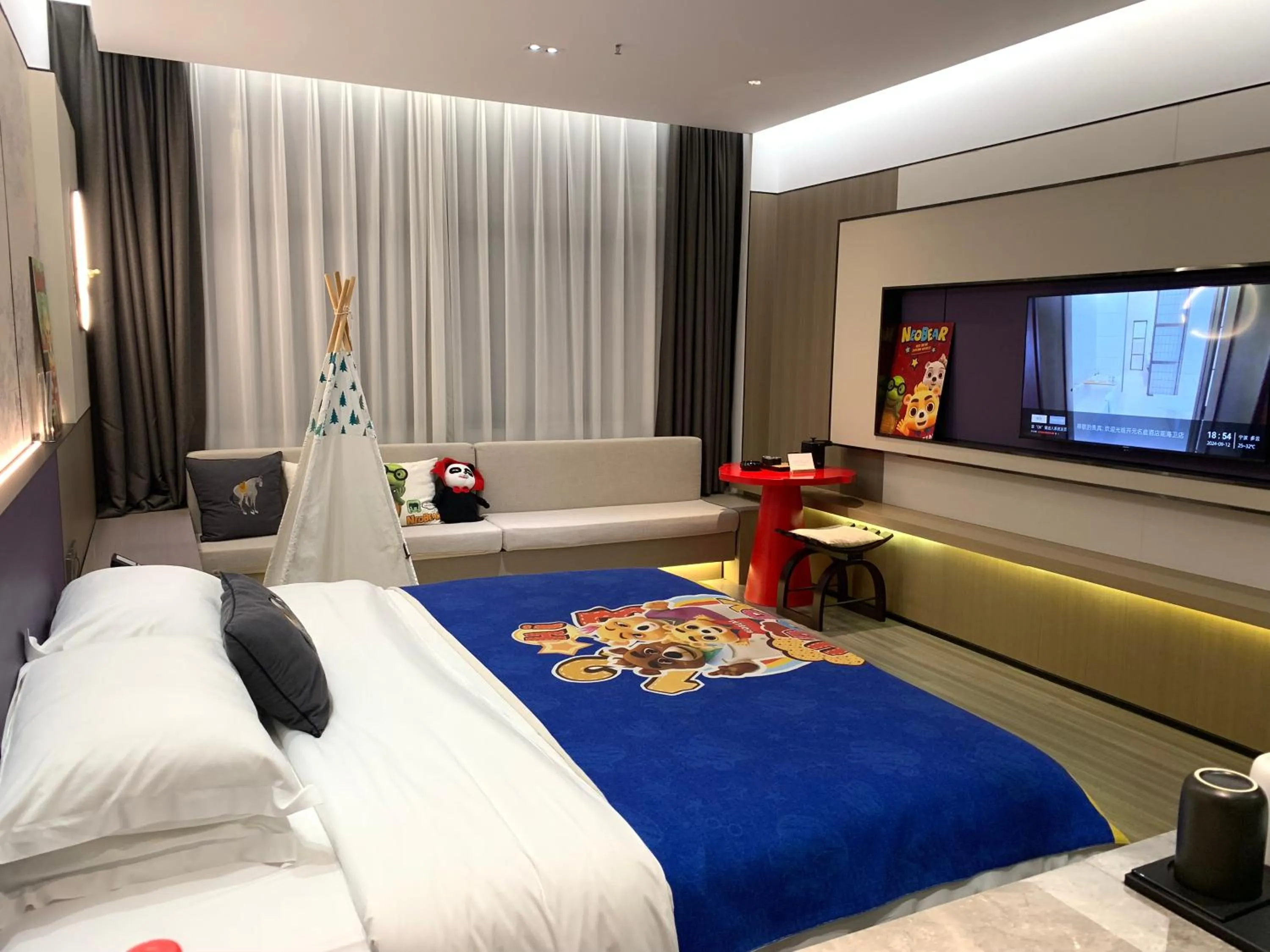 Photo of the whole room, Bed in New Century Mansion Hotel Cixi Guanhaiwei