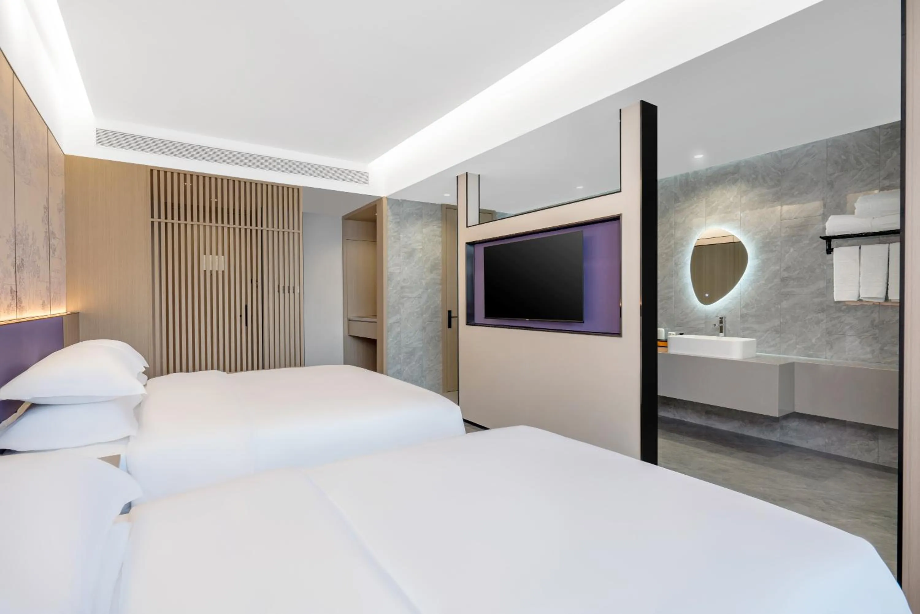 Photo of the whole room, Bed in New Century Mansion Hotel Cixi Guanhaiwei