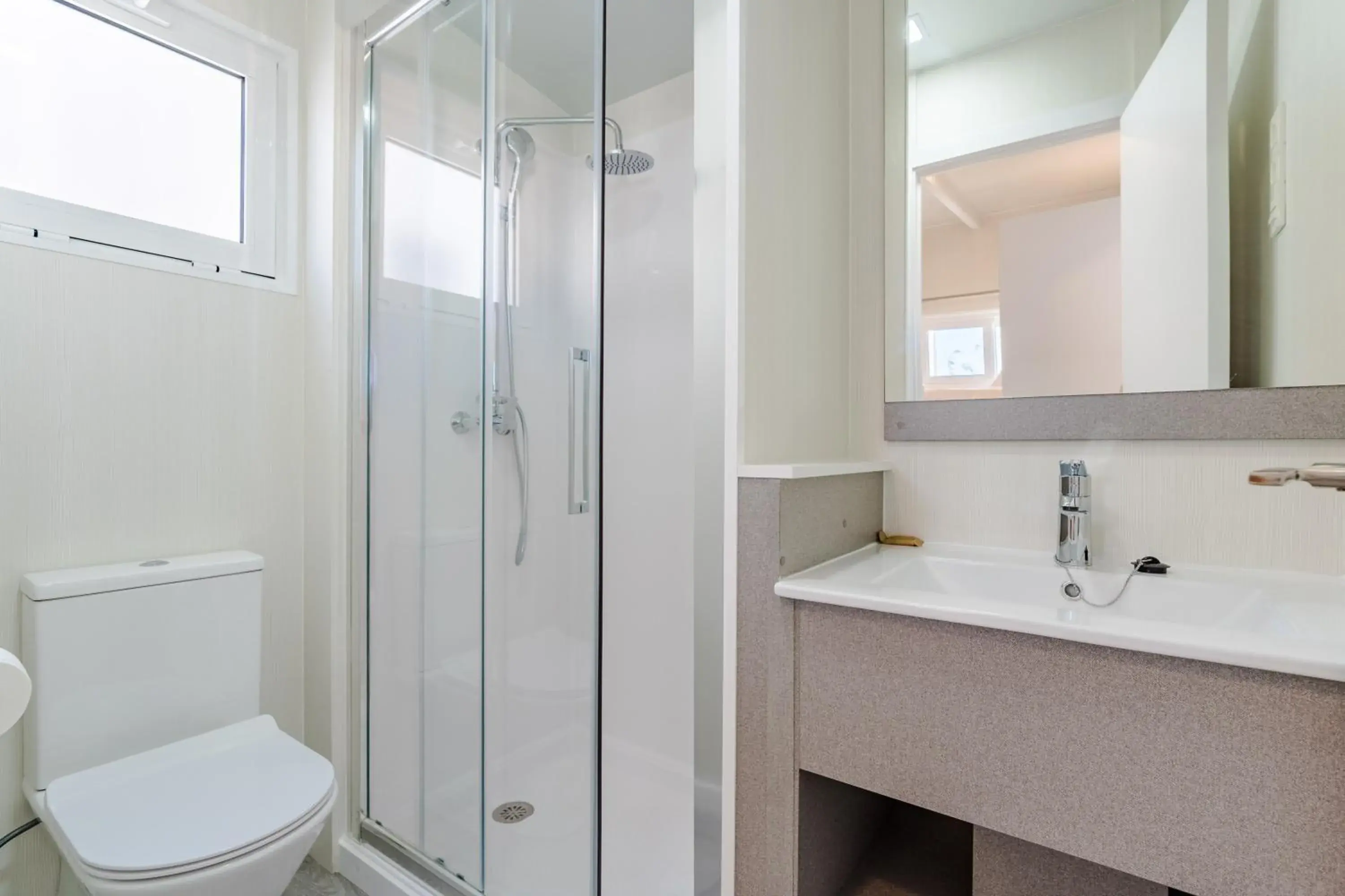 Bungalow Leo with Sea View in Costa del Sol Glamping Village Bungalow Leo with Sea View in Costa del Sol Glamping Village