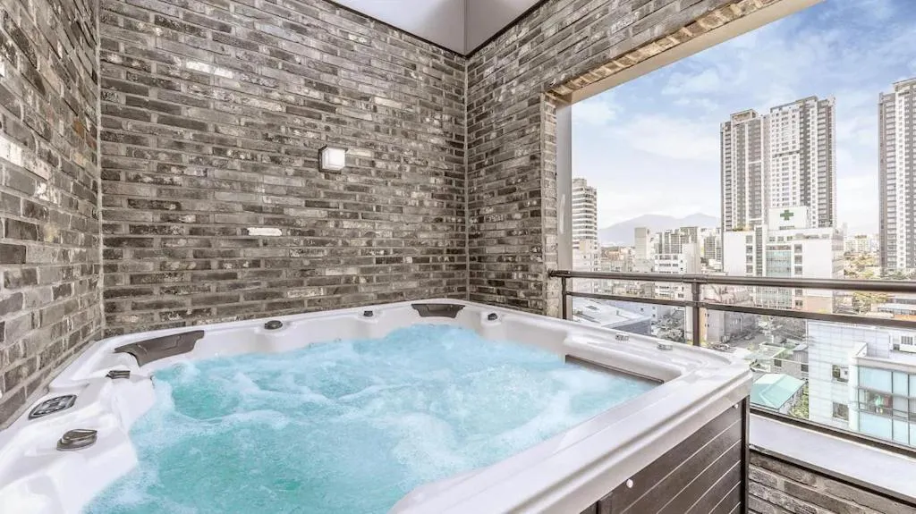 Hot Tub in Hotel Haedeun
