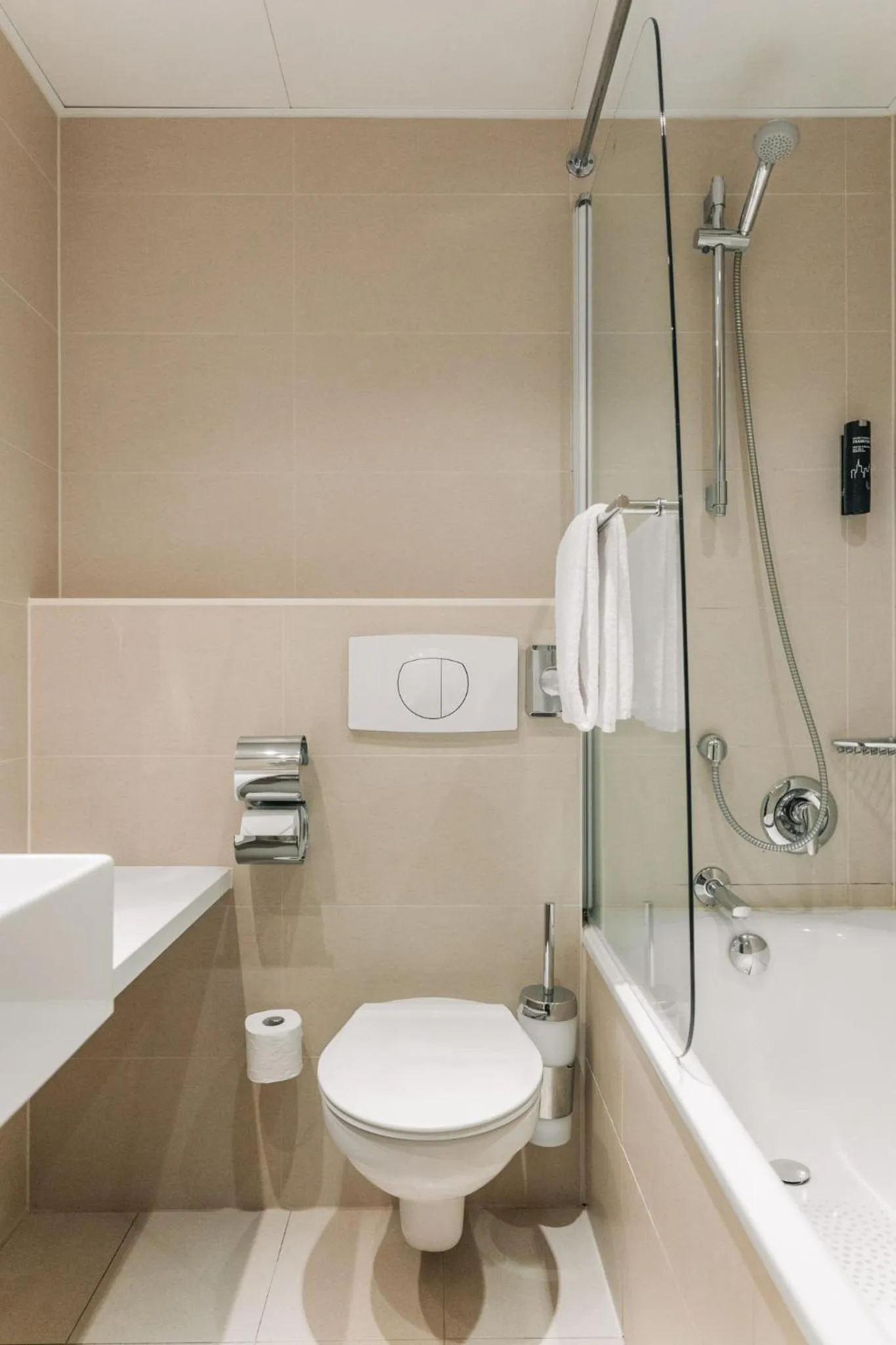 Toilet in Homaris Corner Hotel