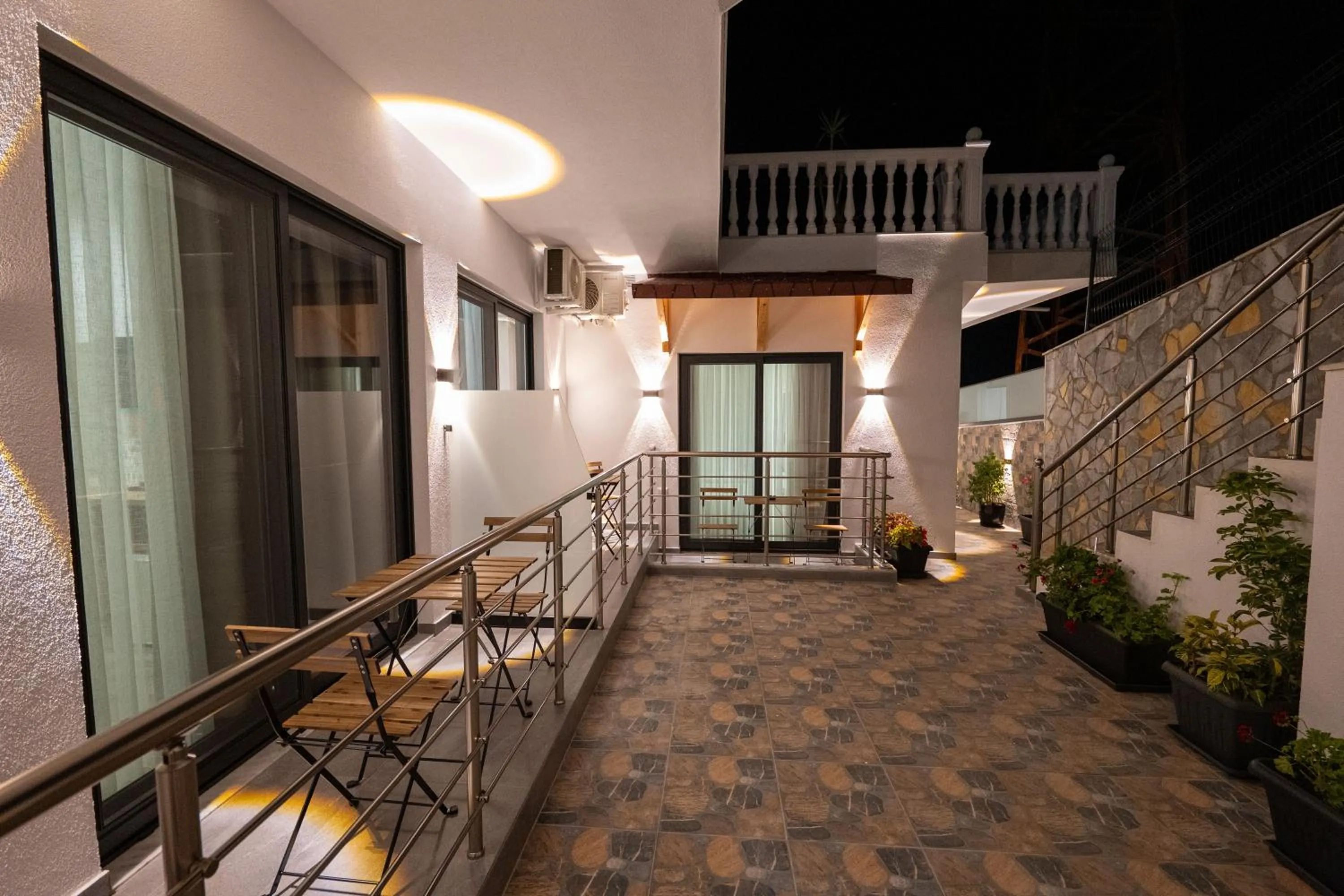 Night in Hotel Flori