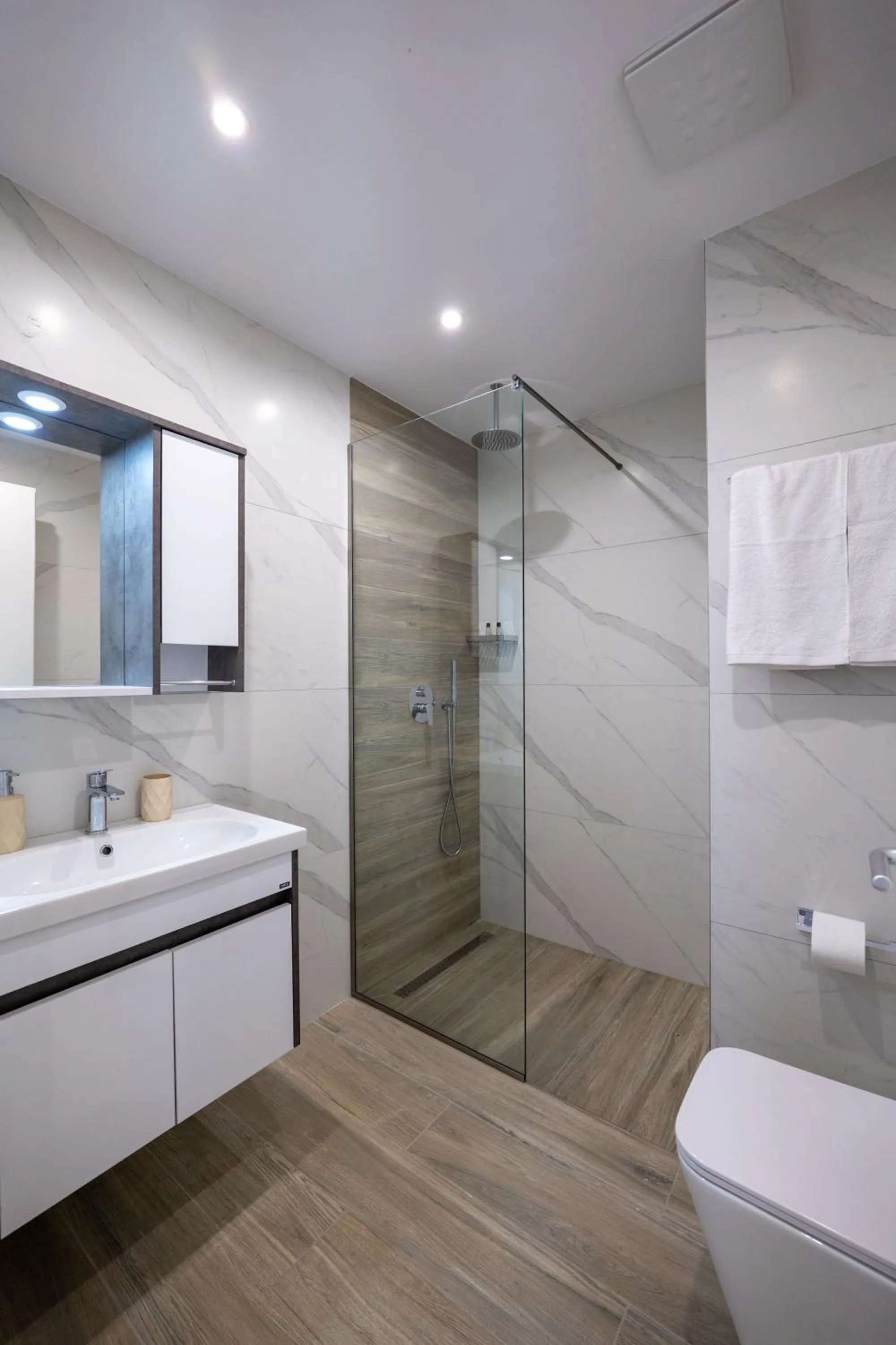 Shower in Hotel Flori