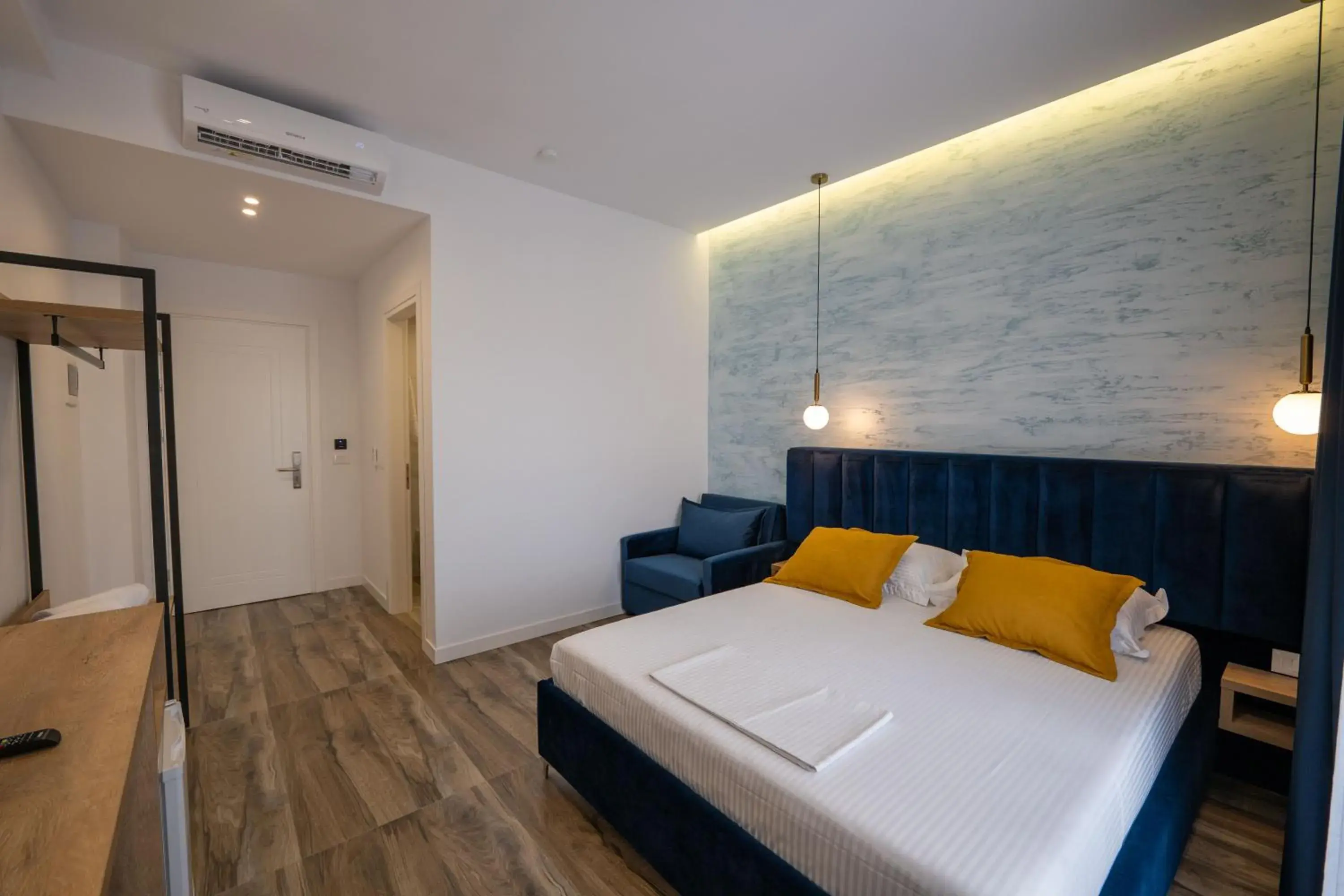 Deluxe Double Room (2 Adults + 1 Child) in Hotel Flori Deluxe Double Room (2 Adults + 1 Child) in Hotel Flori