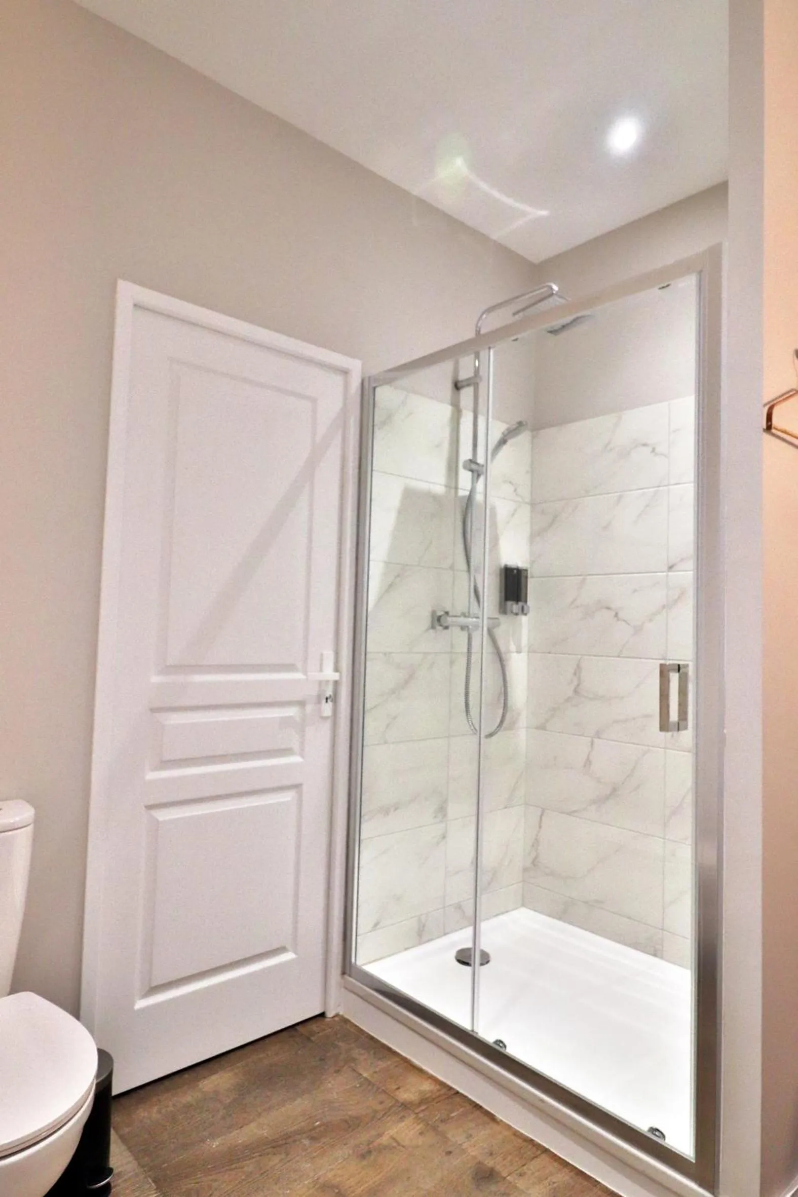 Shower in Le25 Parahotellerie