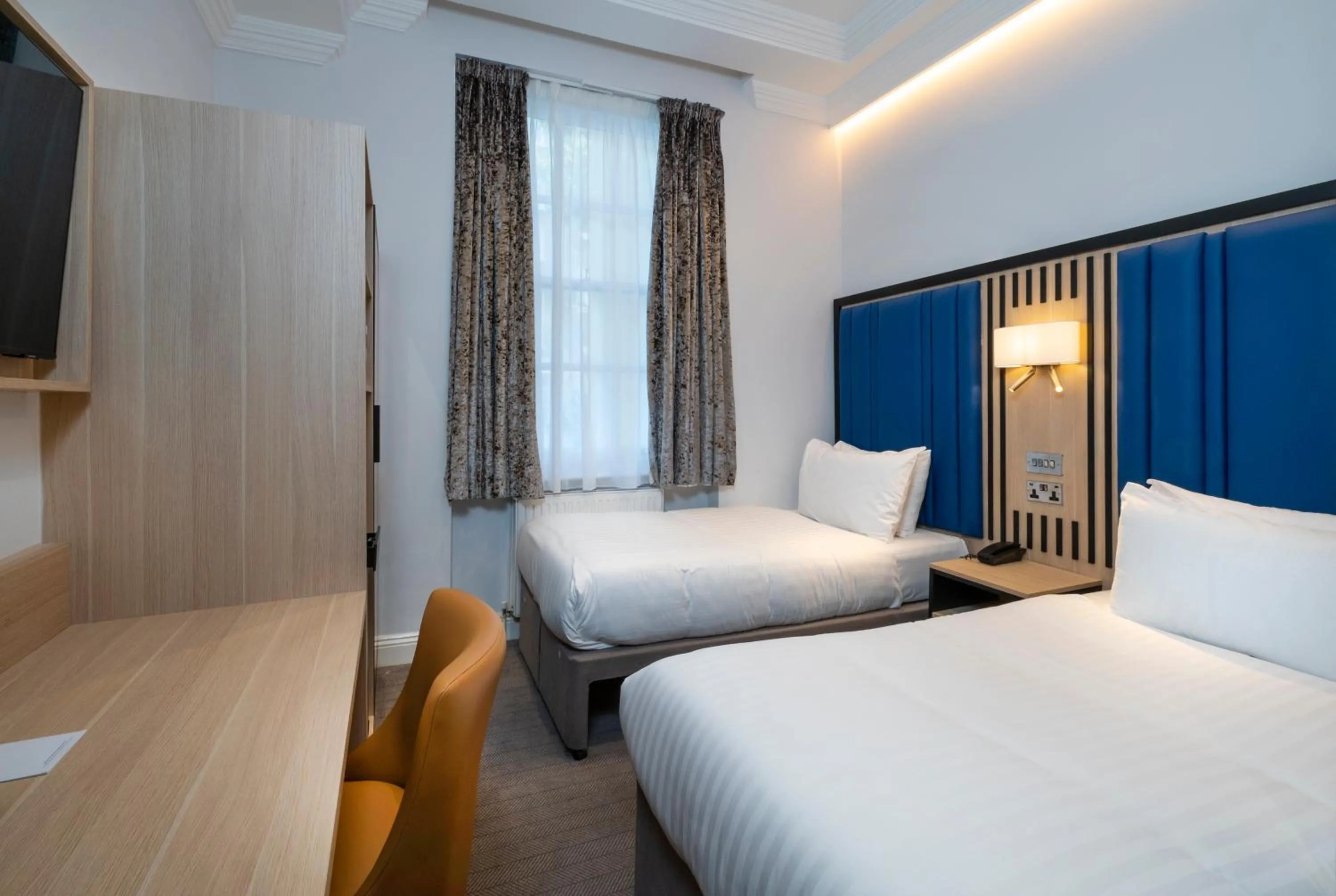 Bed in Best Western Victoria Palace