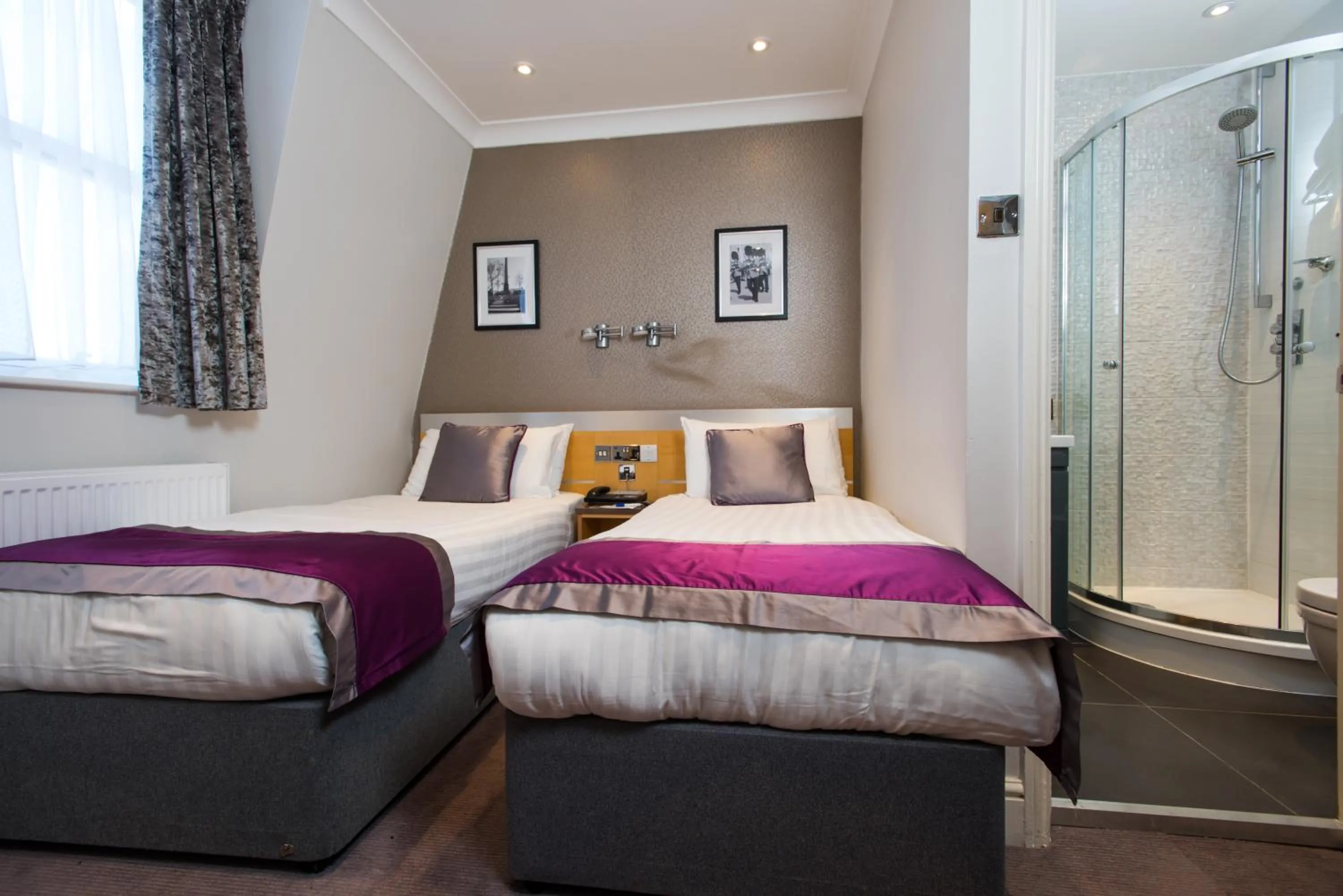 Bed in Best Western Victoria Palace