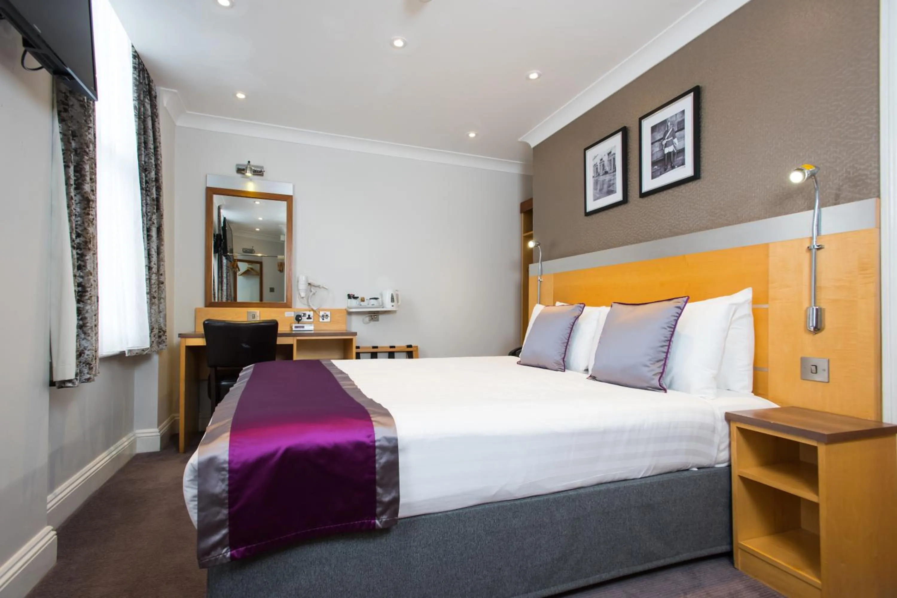 Bed in Best Western Victoria Palace