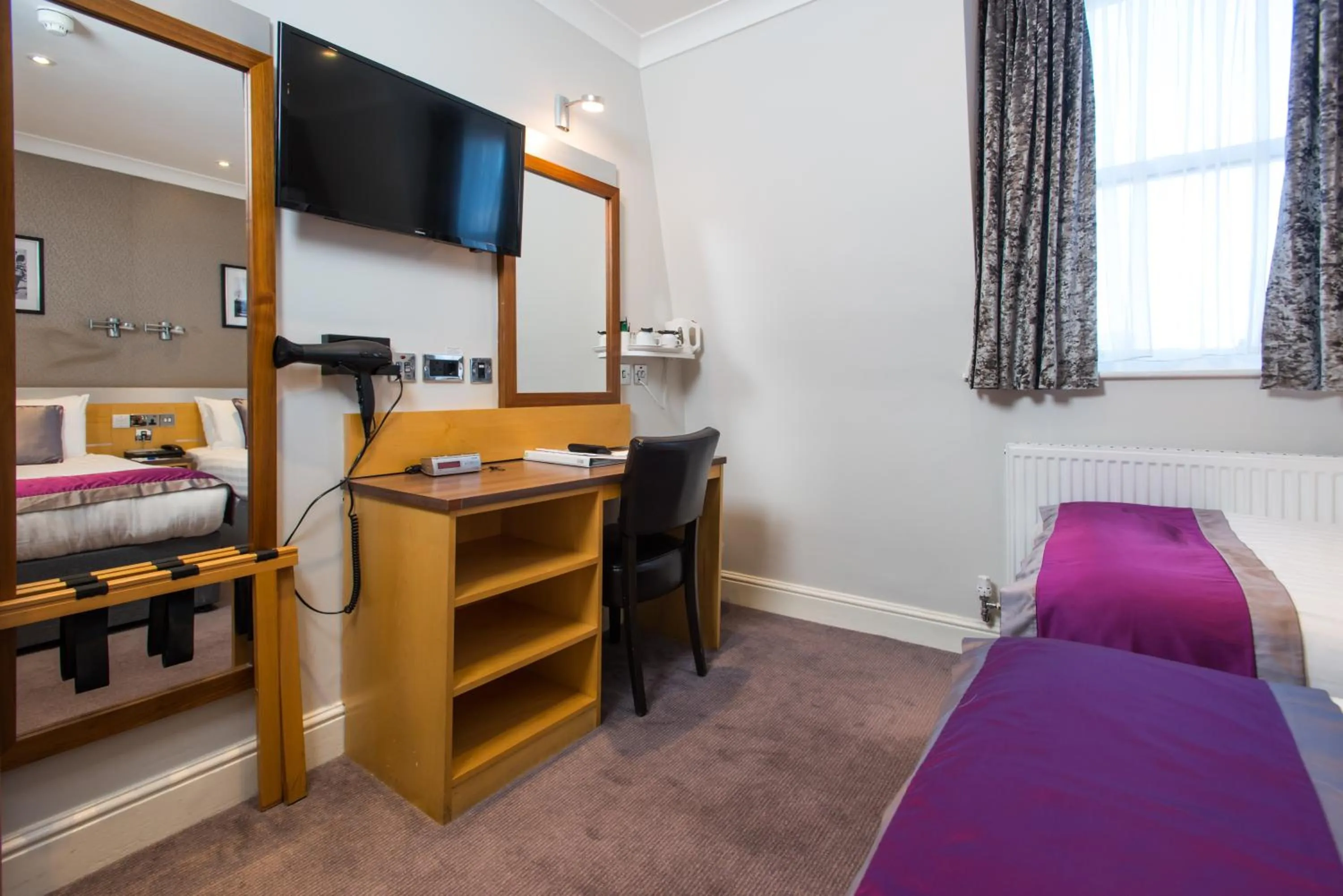 Bed in Best Western Victoria Palace