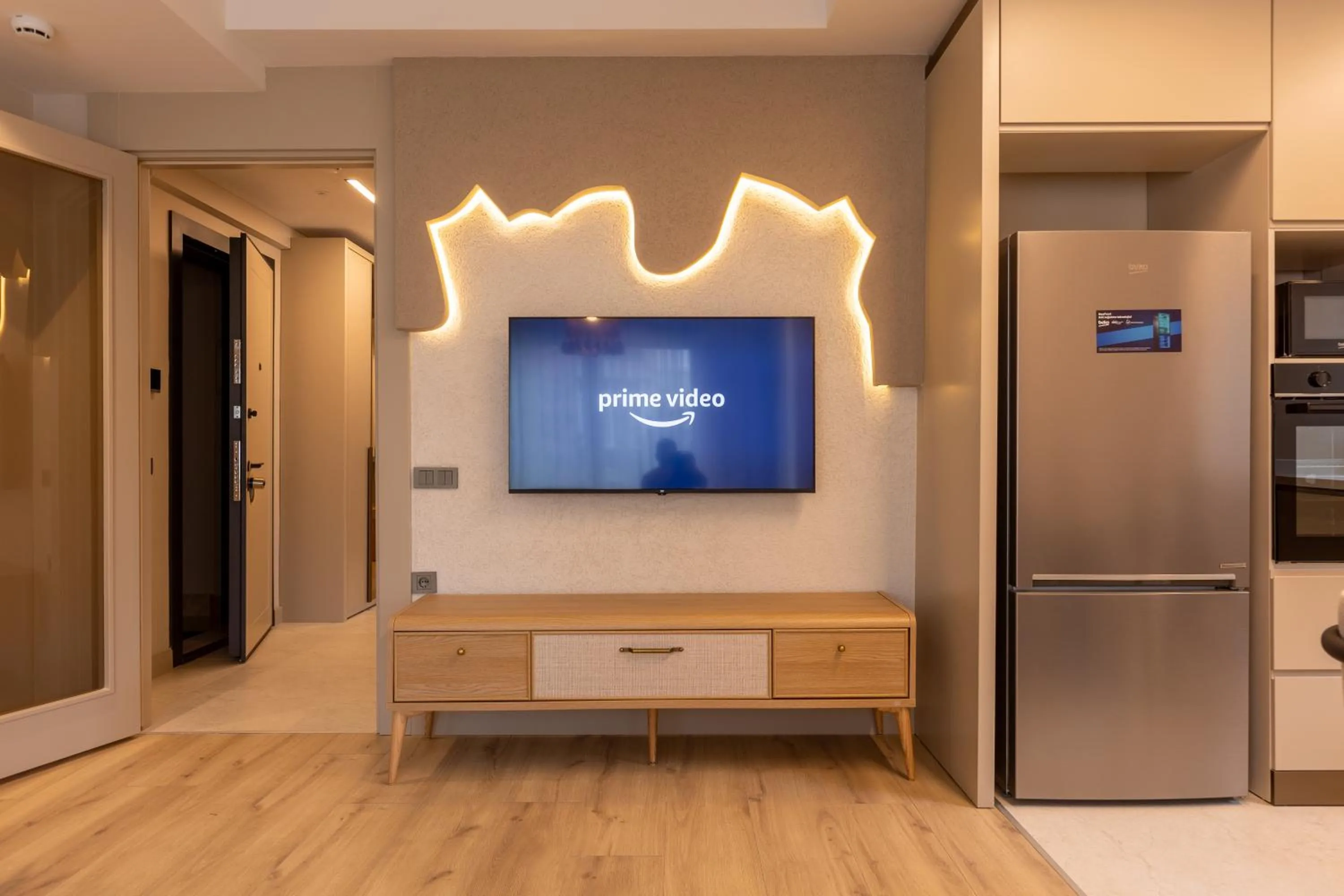 Communal lounge/ TV room in Los Suites